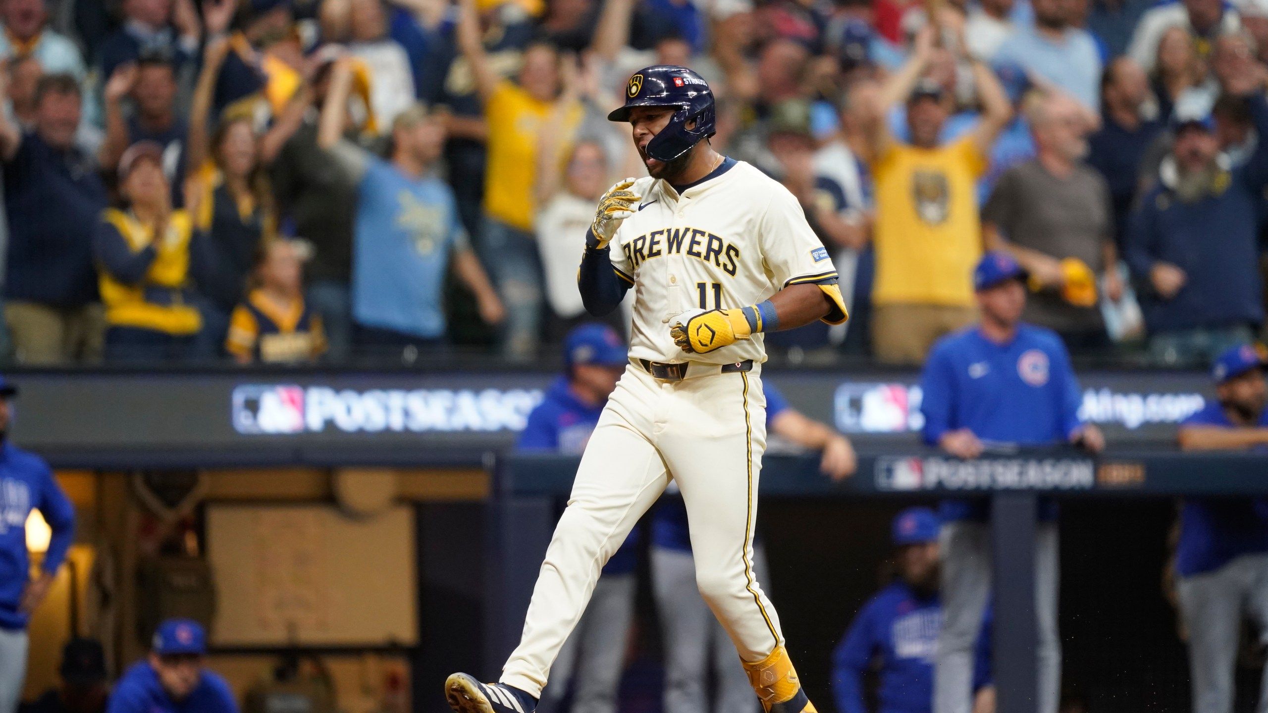 2560x1440 Brewers' Chourio Hits 3 Run Homer In Game 2 Of NLDS After Hurting His Hamstring In Series Opener