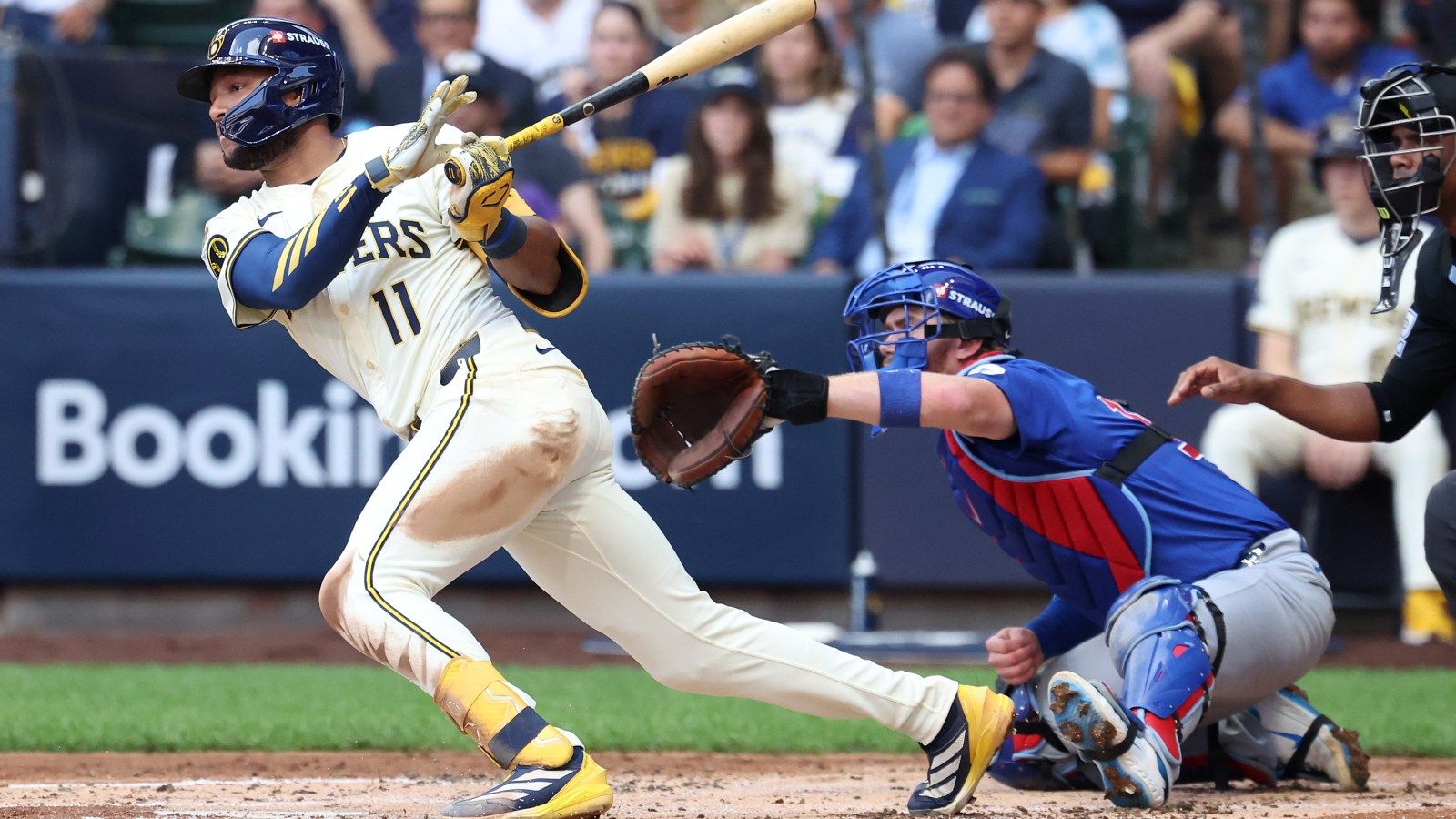 1600x900 NLDS Game 1: Milwaukee Brewers' Jackson Churio exits with injury