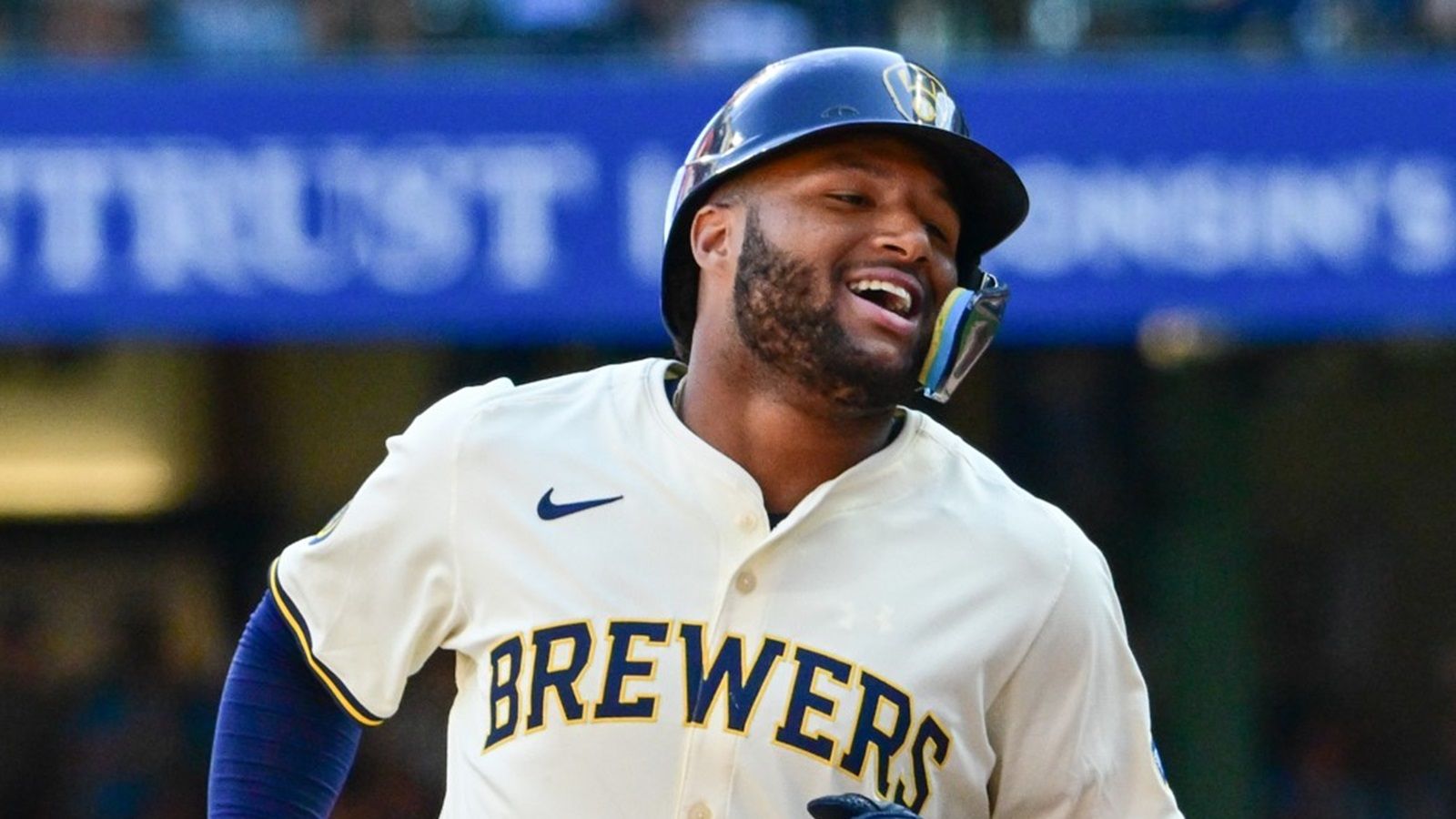 1600x900 Brewers pull funny move on Jackson Chourio during celebration of division win