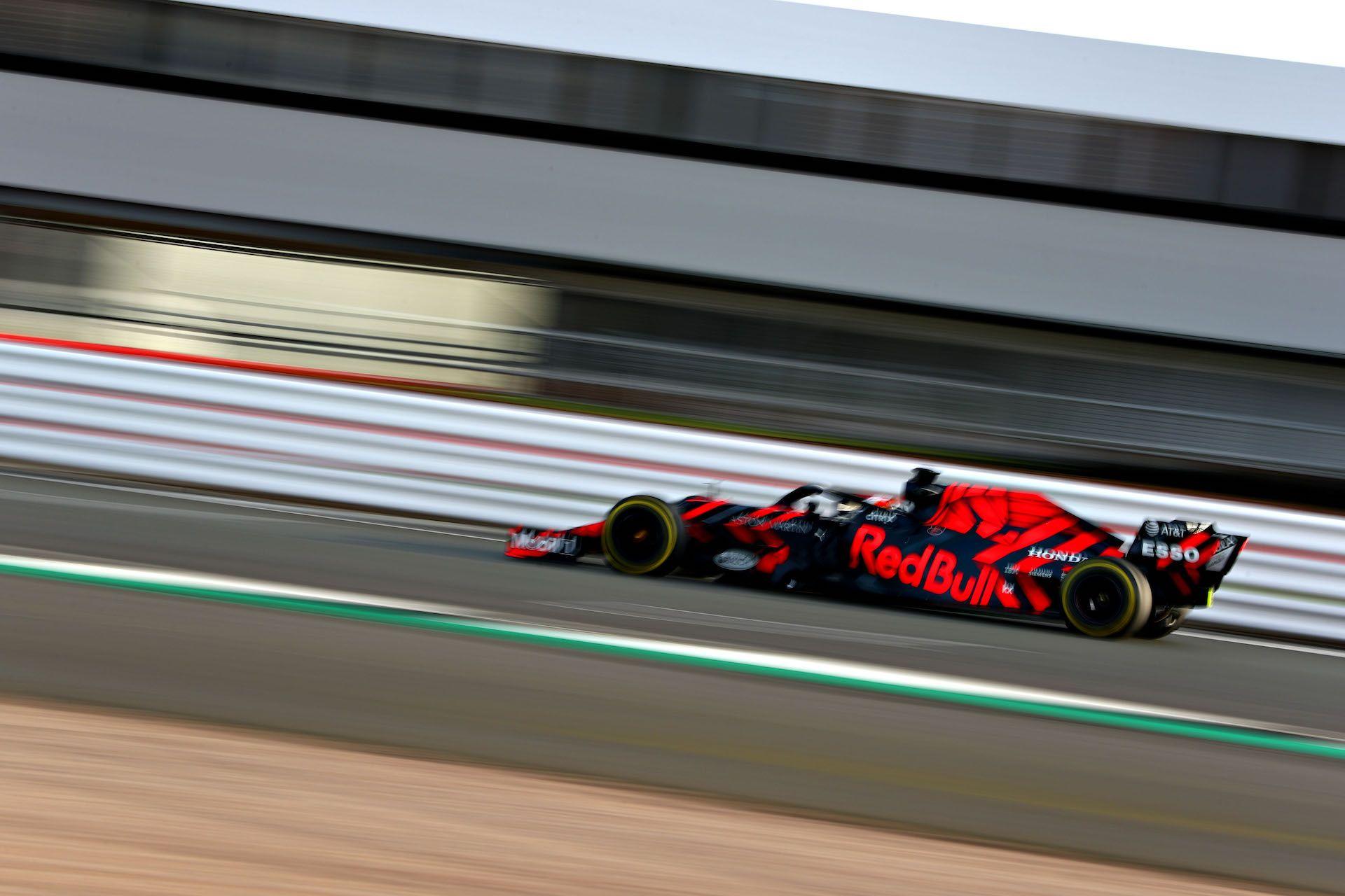1920x1280 Red Bull Racing F1 car revealed, fires up Honda engine
