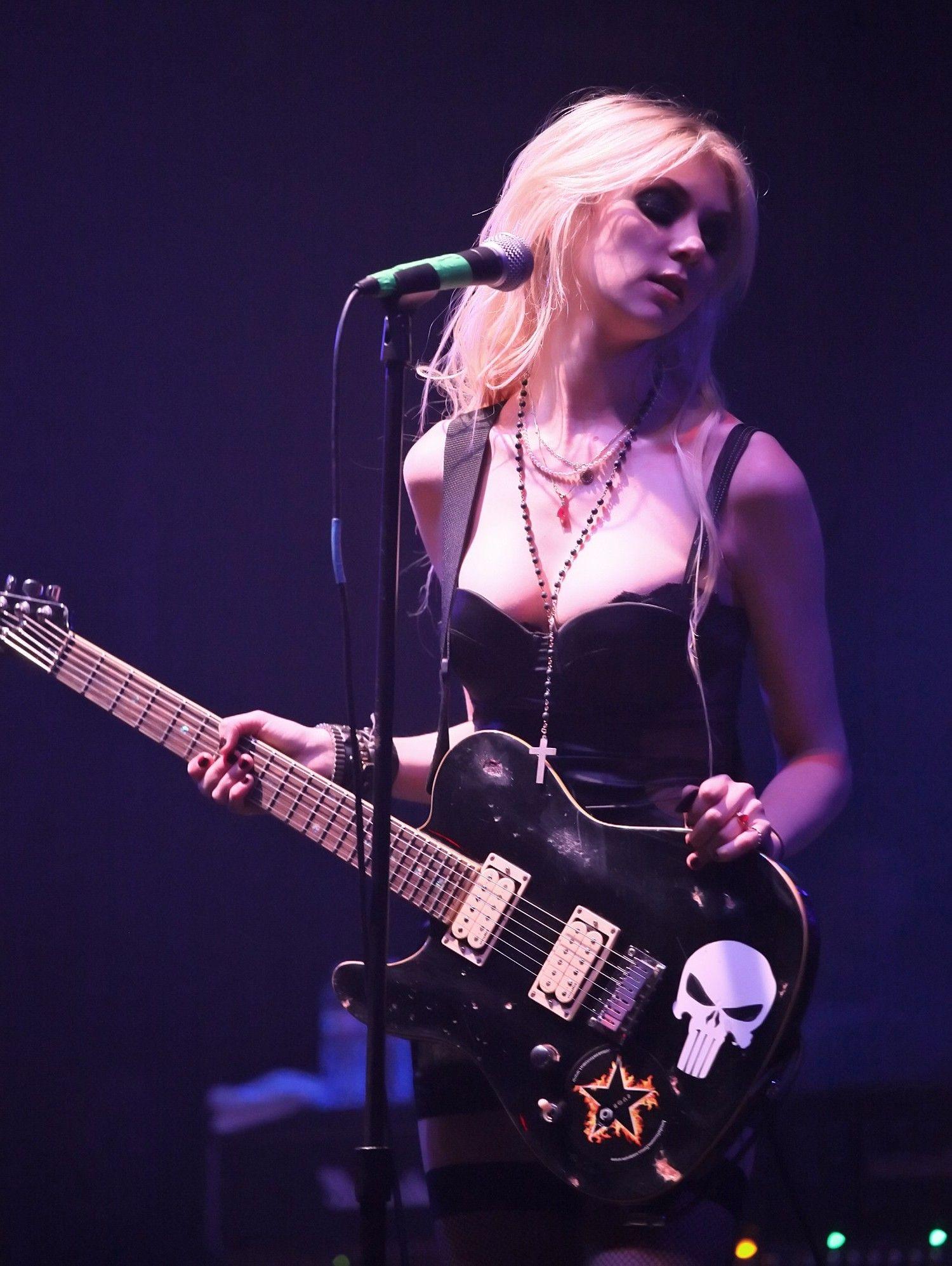 1500x1994 Taylor Momsen, Rockstar (drink), Heavy Metal, The Pretty Reckless, Blonde Wallpaper HD / Desktop and Mobile Background