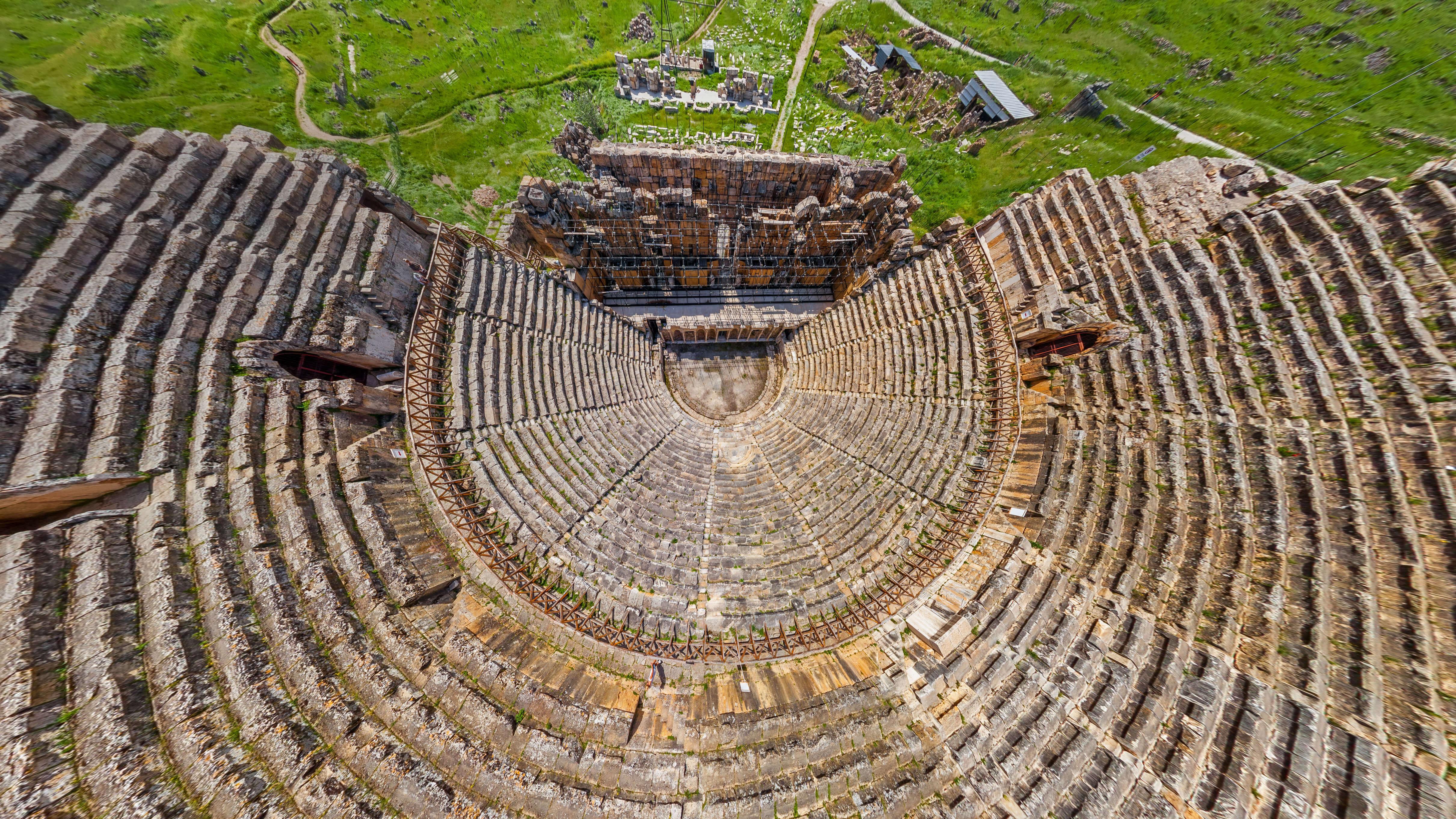 4842x2724 Take in a show on your Roman holiday