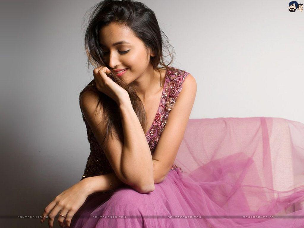 1024x768 Hot Bollywood Heroines & Actresses HD Wallpaper I Indian Models, Girls Image & Photo