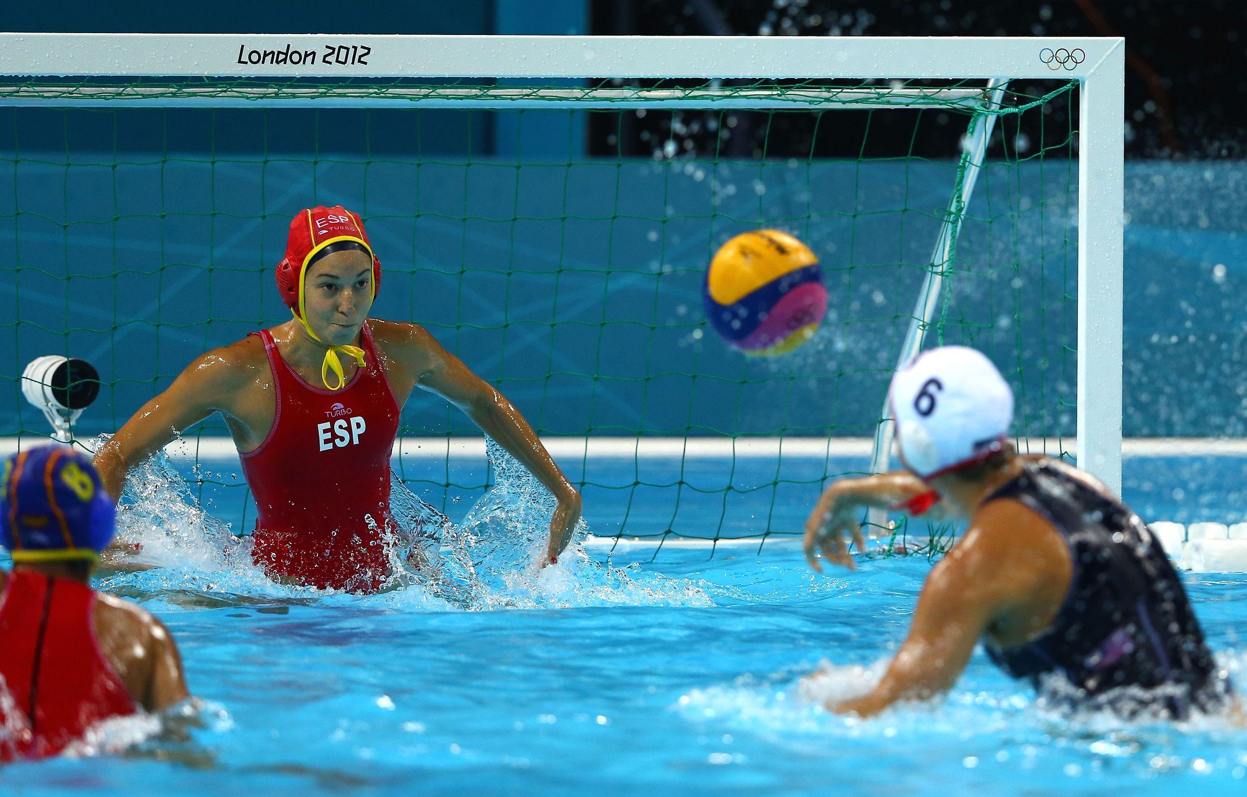 2560x1636 Sports Water Polo Wallpaper:2560x1636