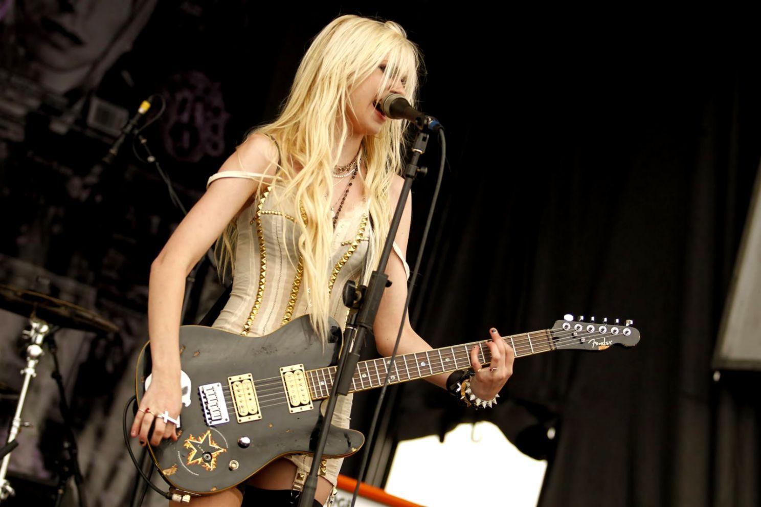 1488x991 Taylor Momsen Wallpaper