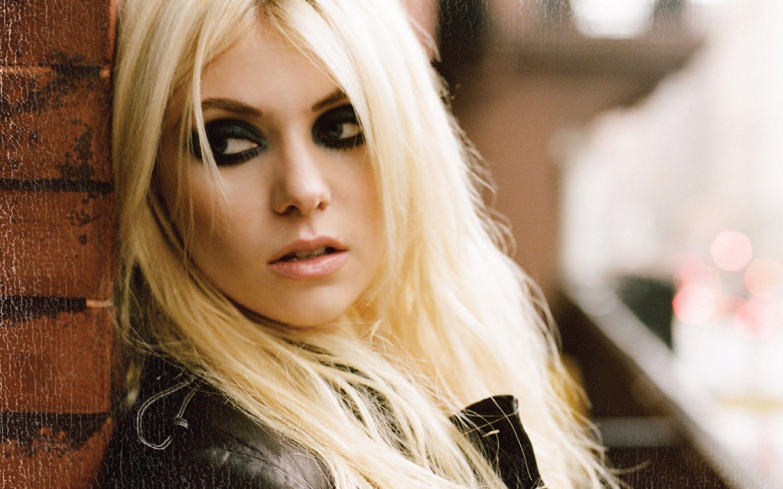 2560x1600 Taylor Momsen wallpaperx1600