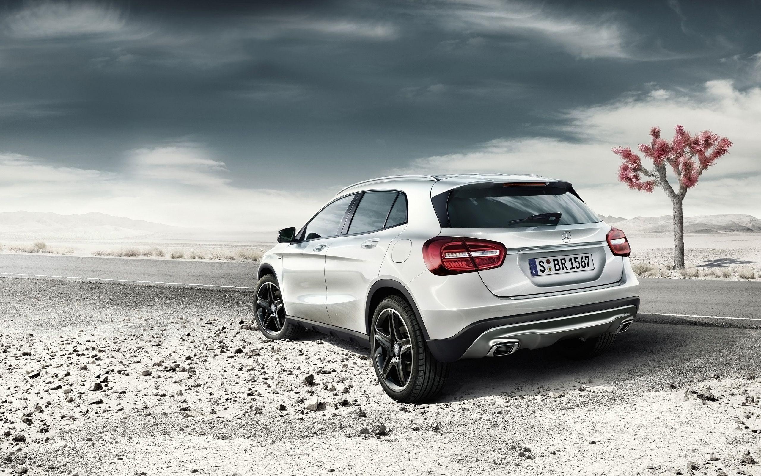 2560x1600 Mercedes GLA Wallpaper