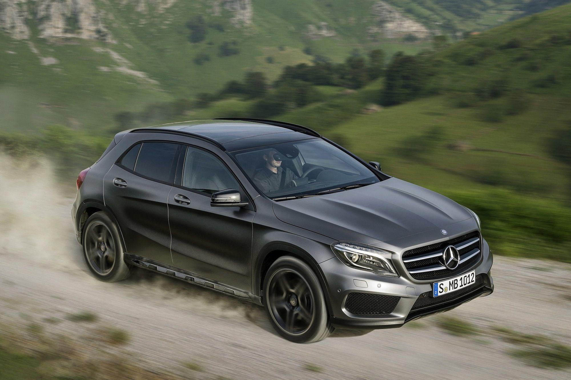 2000x1333 Mercedes GLA Wallpaper