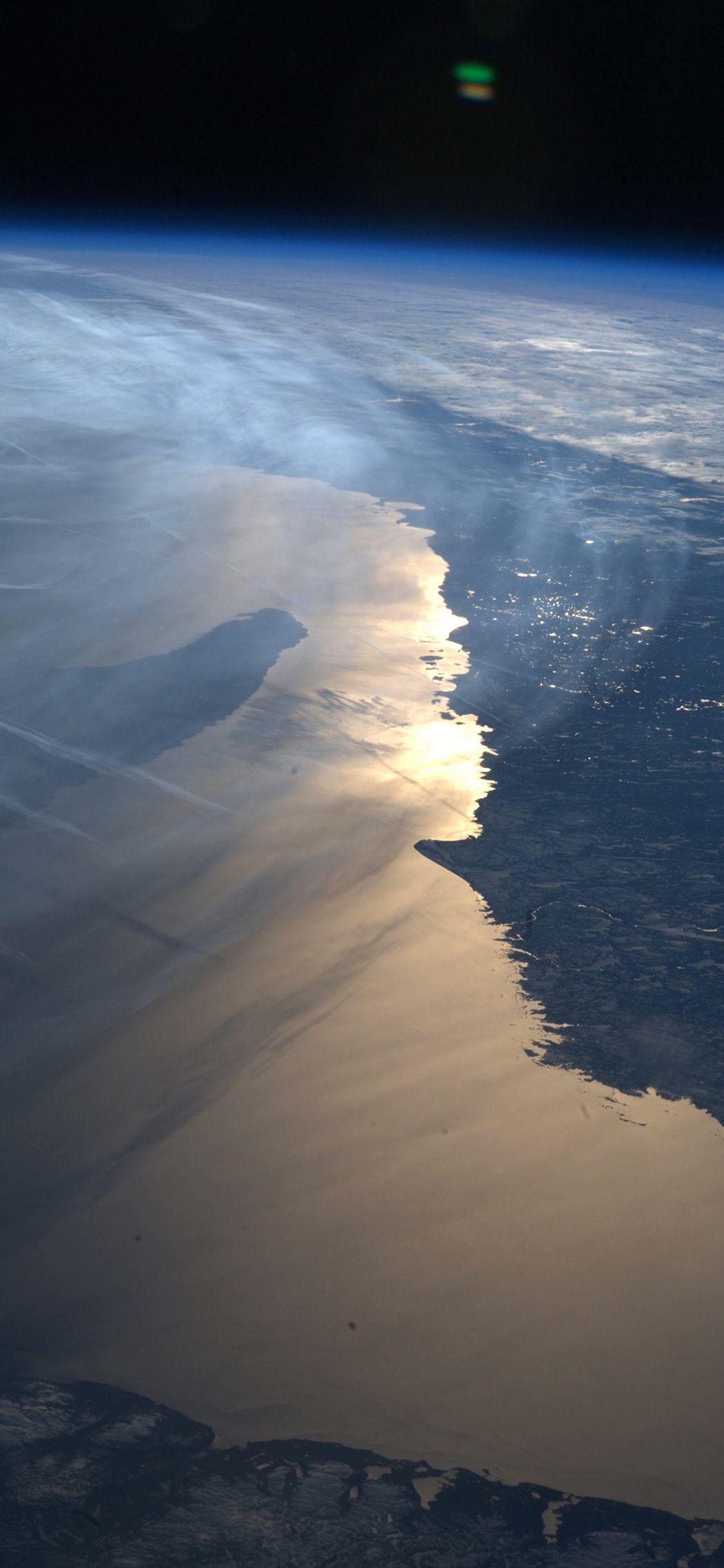 1125x2436 Earth Space View Shine Nature Sun