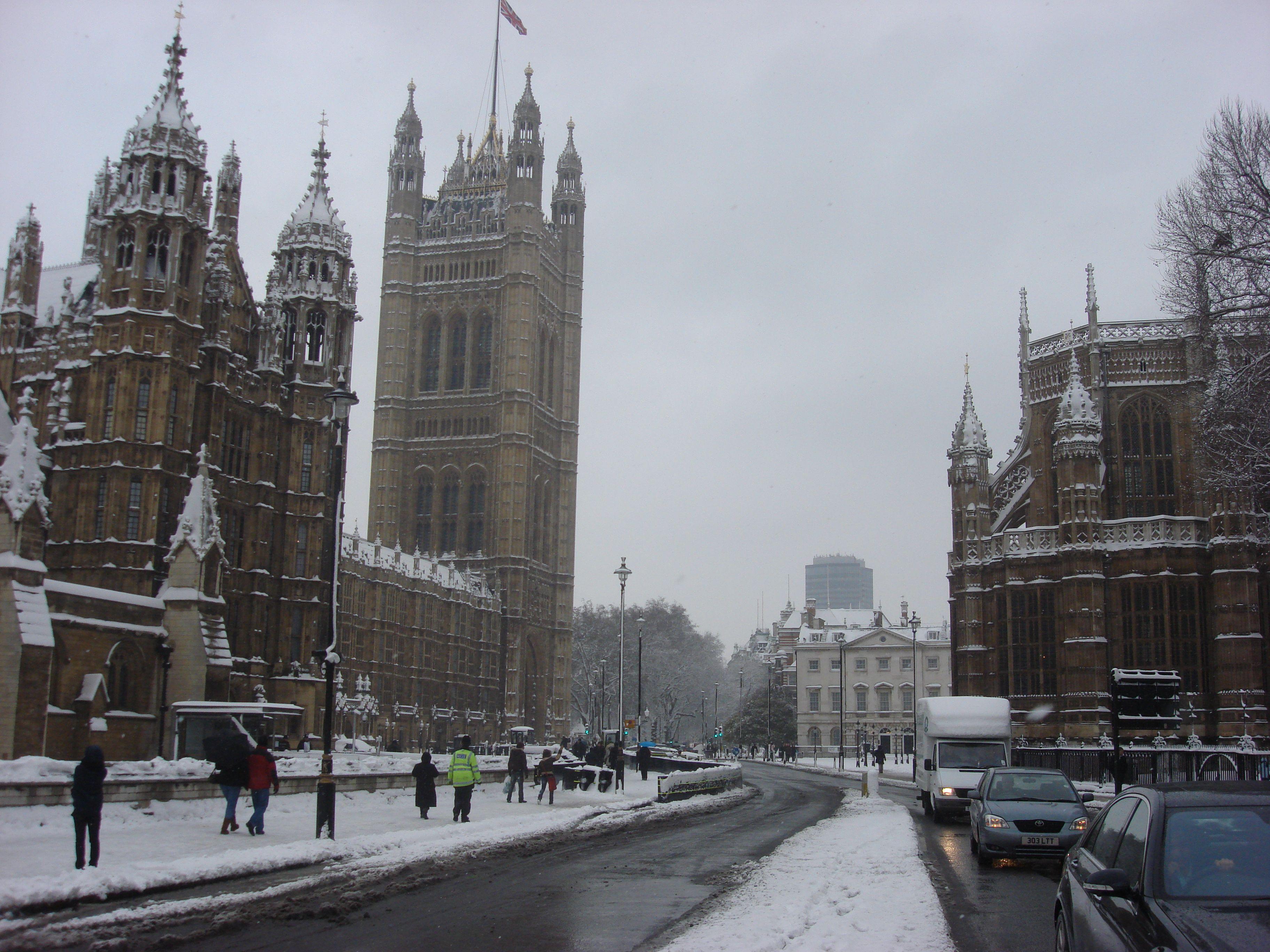 3648x2736 Snow in London city center wallpaper and image