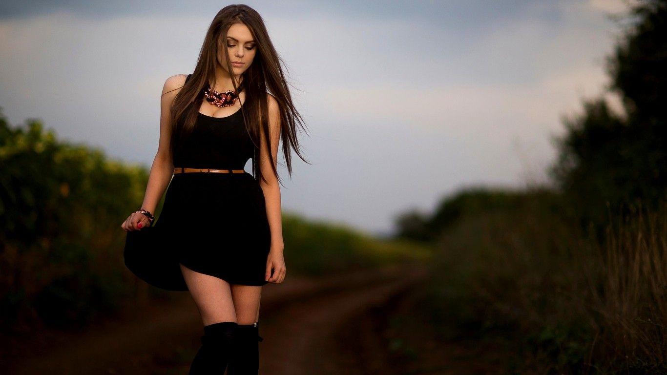 1366x768 Wallpaper Of Girl