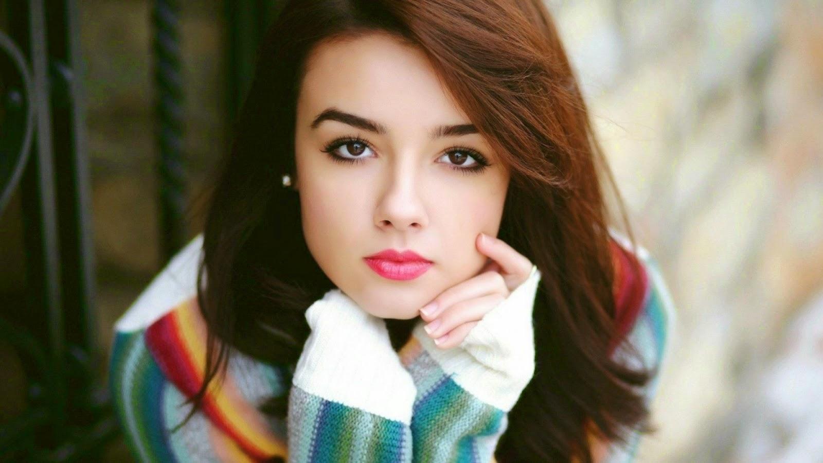 1600x900 Beautiful Ladies Wallpaper