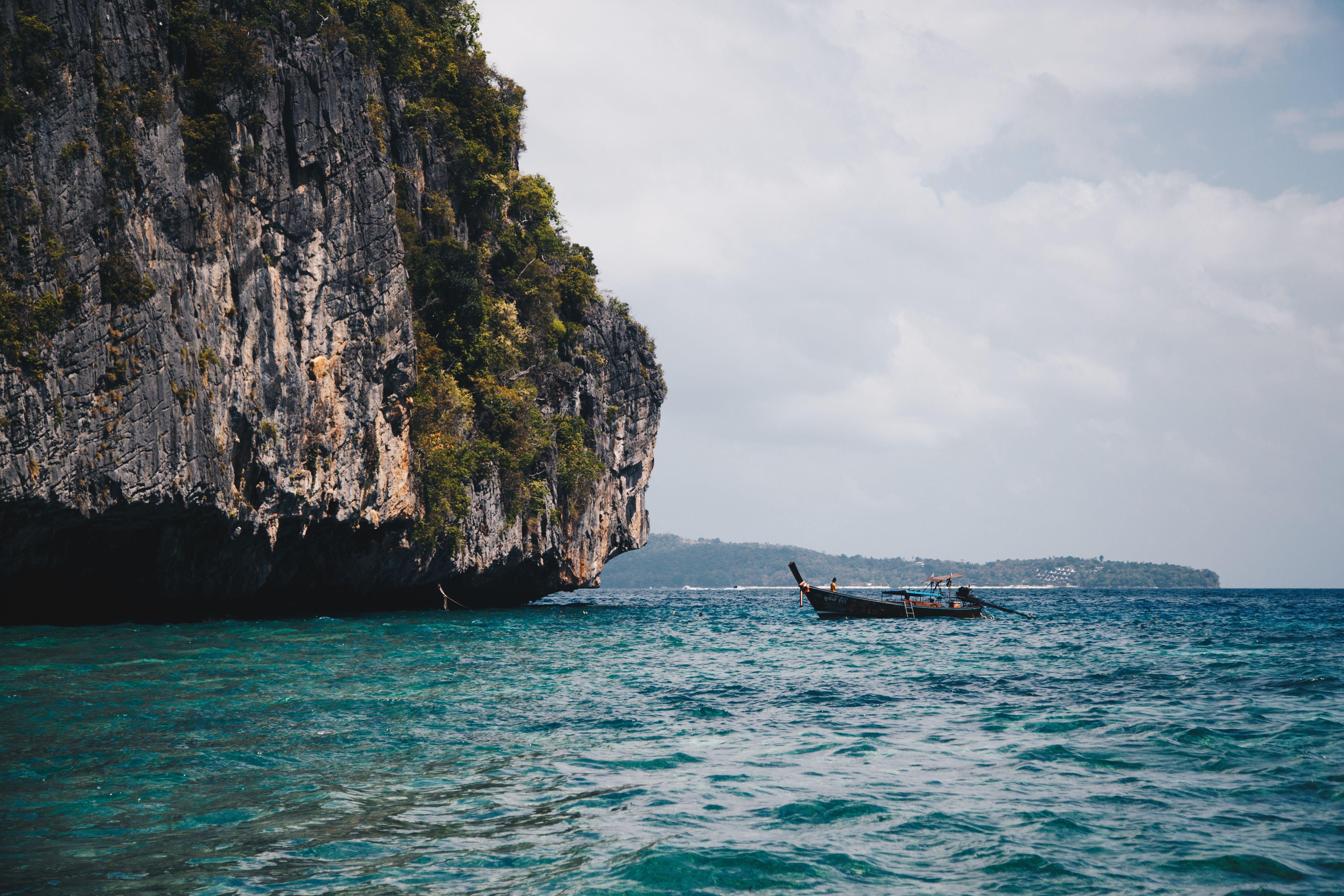 5335x3557 Boat Beside Cave on Body of Water wallpaper