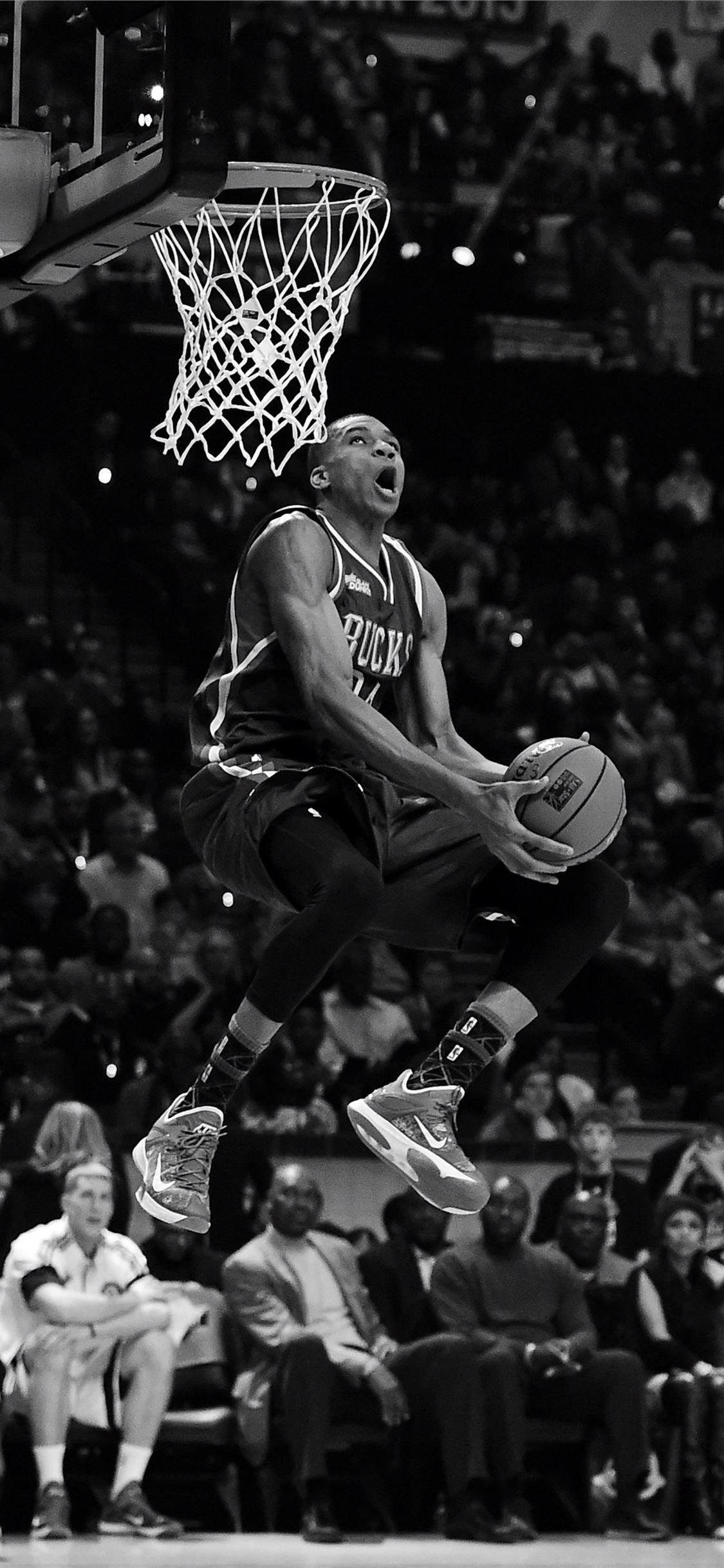 1125x2436 Giannis in the 2015 Sprite Slam Dunk Contest iPhone 11 Wallpaper Free Download