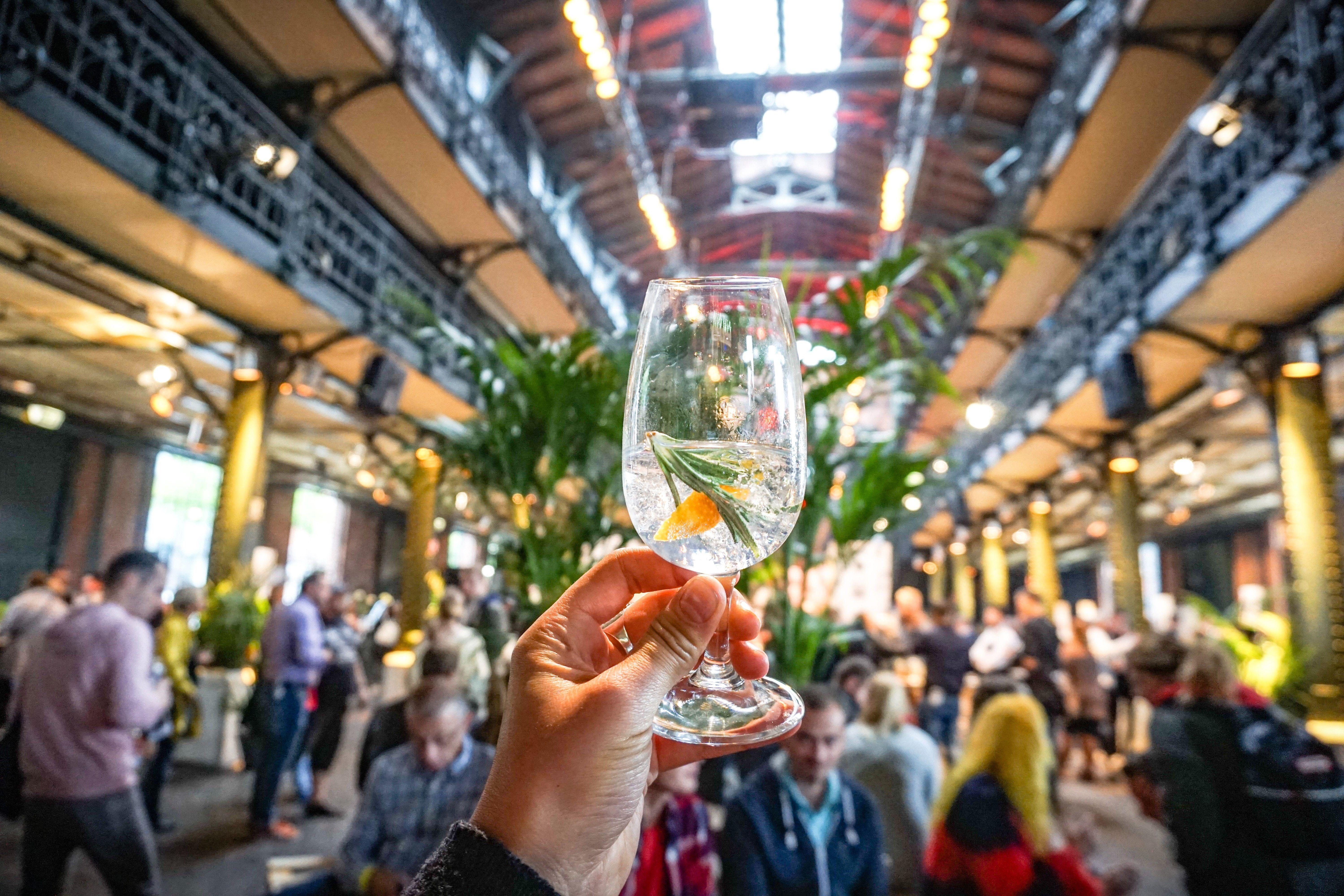 6000x4000 6000x4000 #hand, #alcohol, #market, #busy, #light, #gin, #glass, #booze, #drink, #cocktail, #Free image, #crowd, #beverage, #interior. Mocah.org HD Desktop Wallpaper
