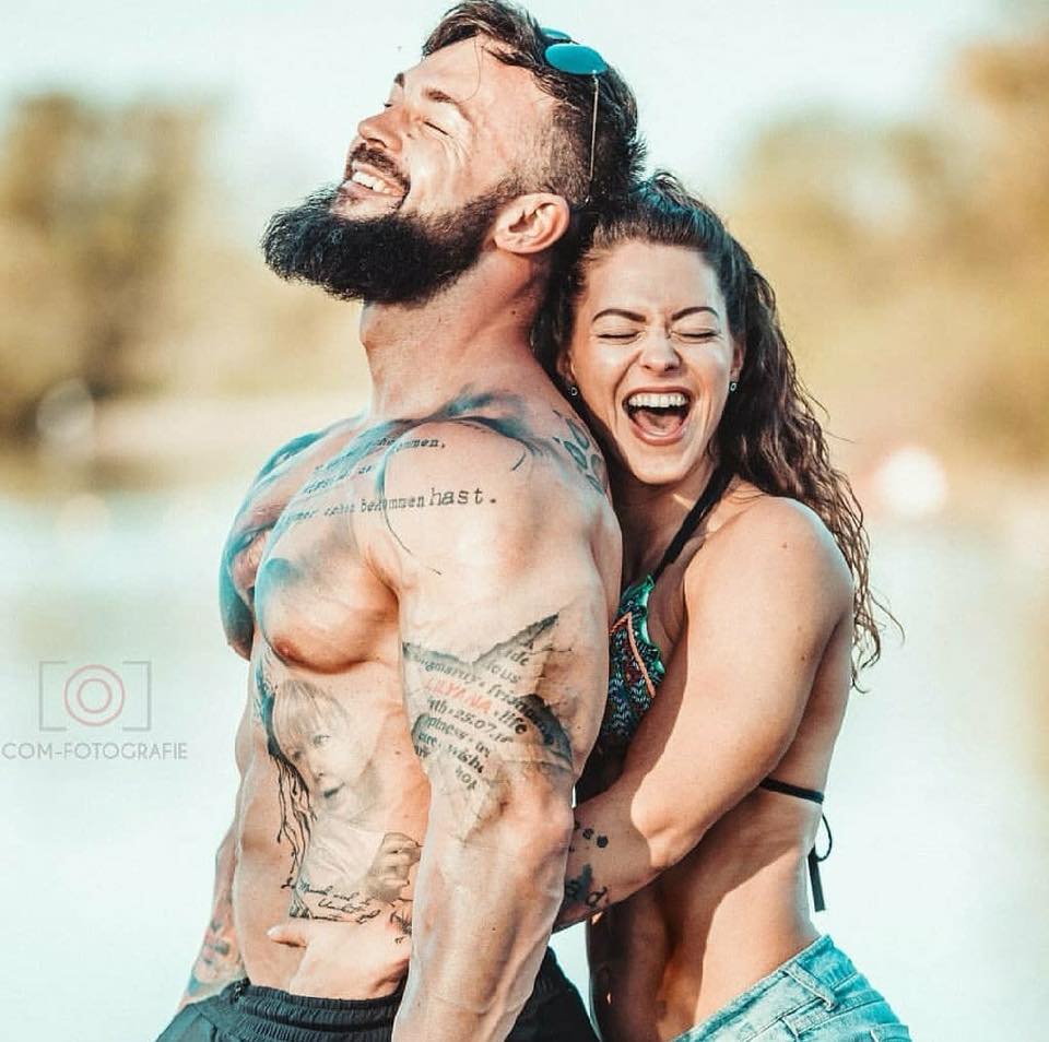 960x954 fit couples picture. whatsapp image HD