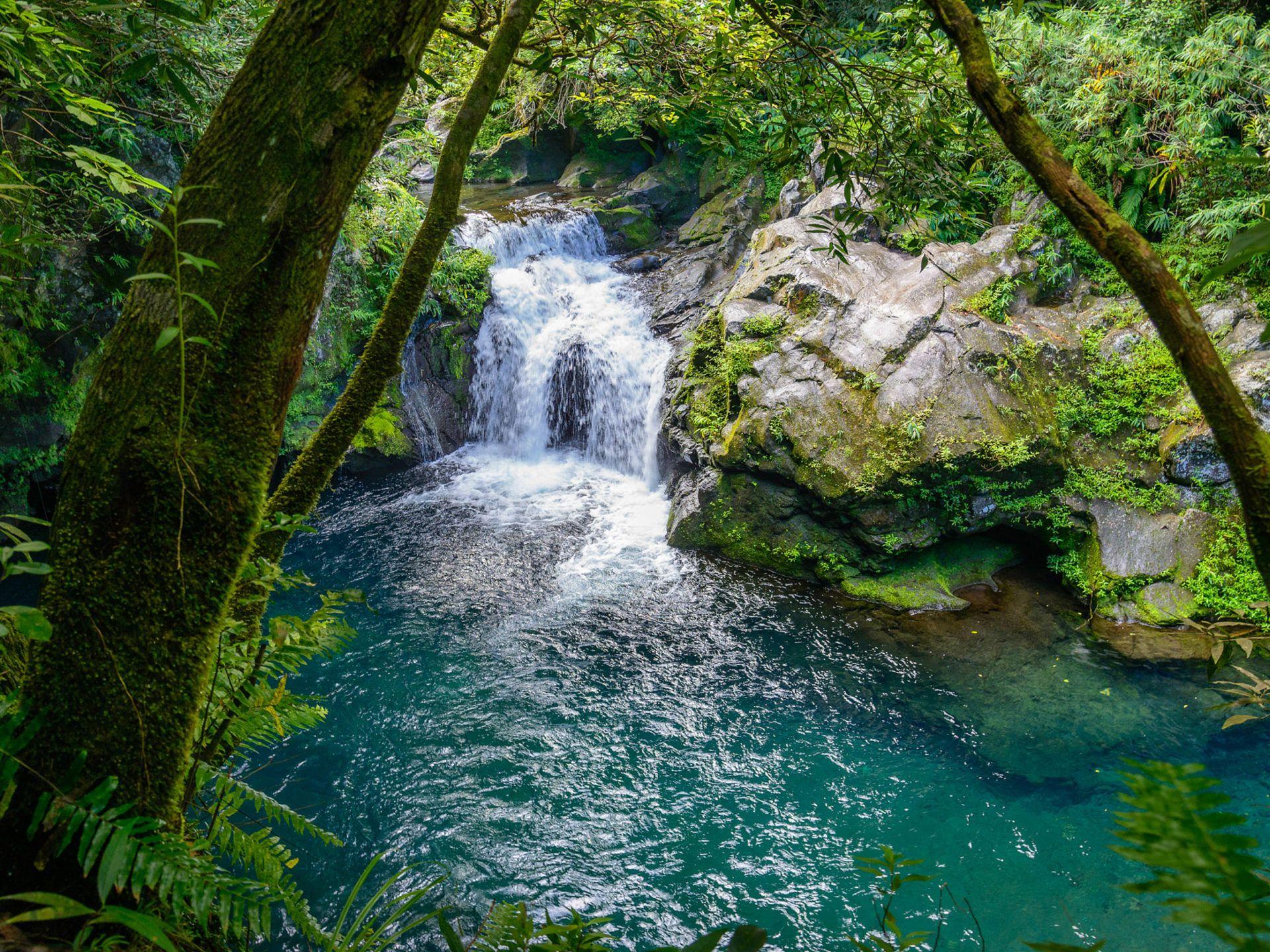 1920x1440 Tropical Waterfall On The Langevin River La Reunion Island Indian Ocean Ultra HD Wallpaper For Desktop Mobile Phones And Laptops :