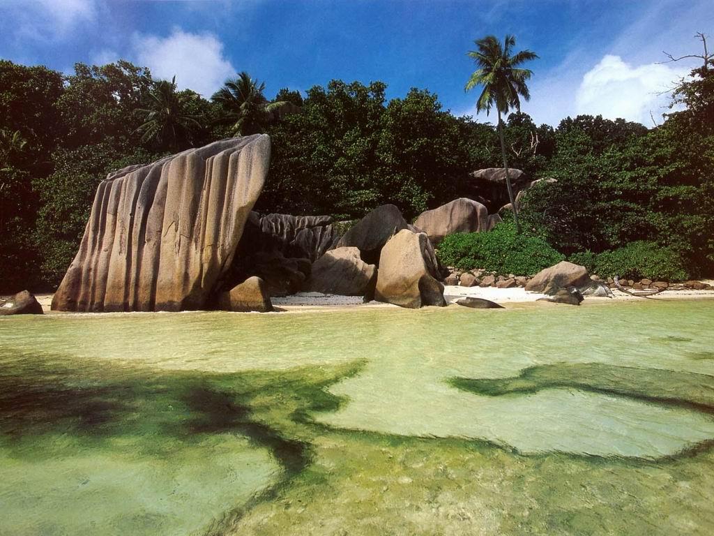 1024x768 Cool Rock Formation Phenomenon Wallpaper