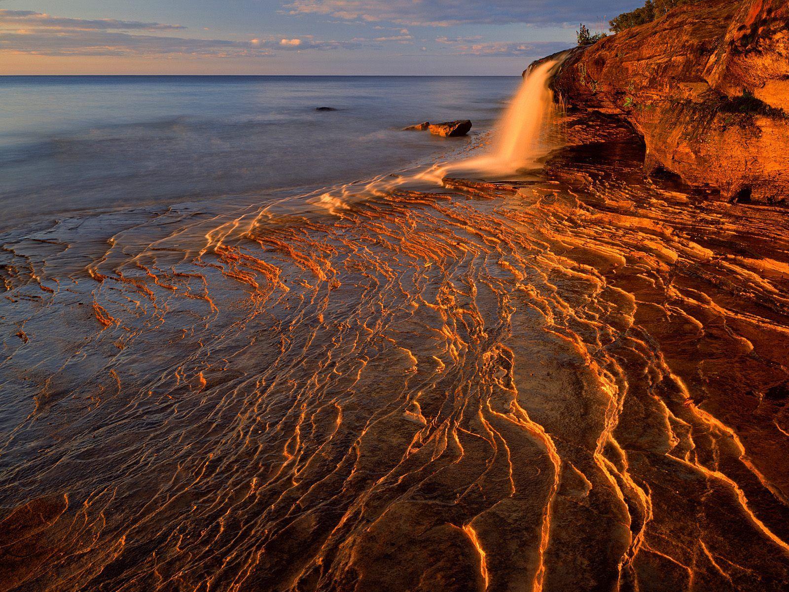 1600x1200 Lake Superior Pictured Rocks National Lakeshore Michigan Phenomenon Wallpaper
