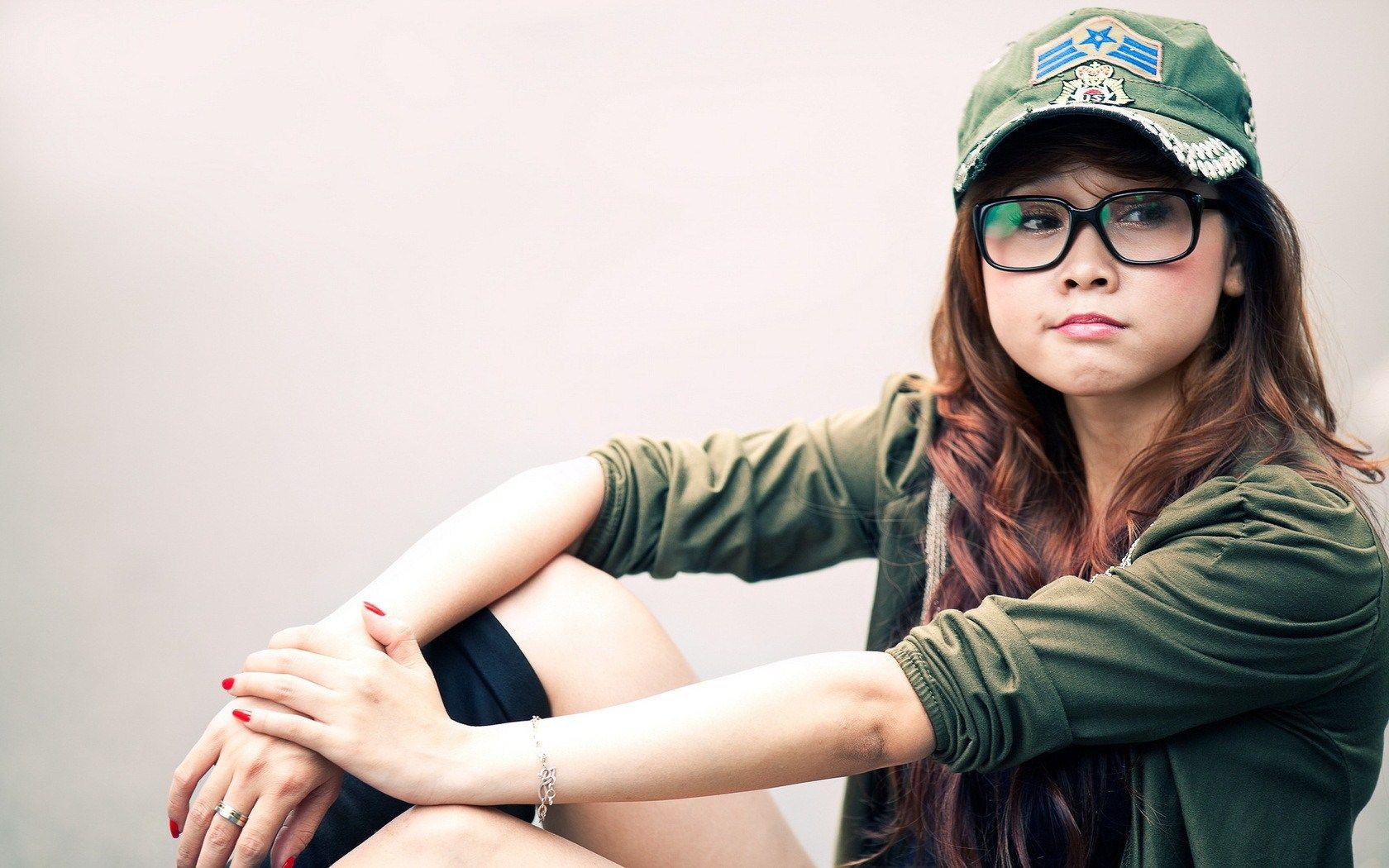 1680x1050 Cute Girls With Glasses wallpaperx1050