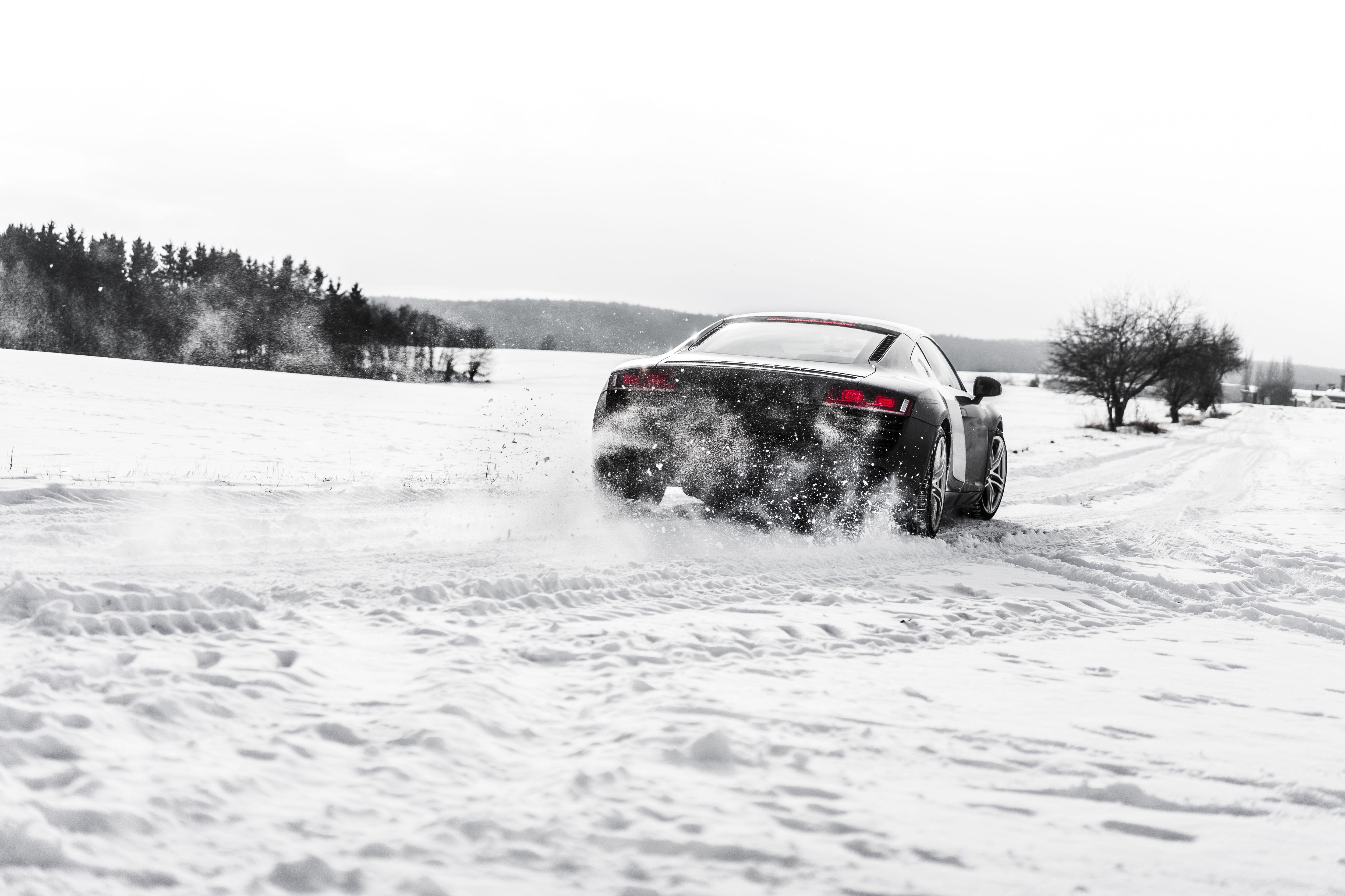 5000x3333 Supercar Drifting on a Snow Covered Road Free