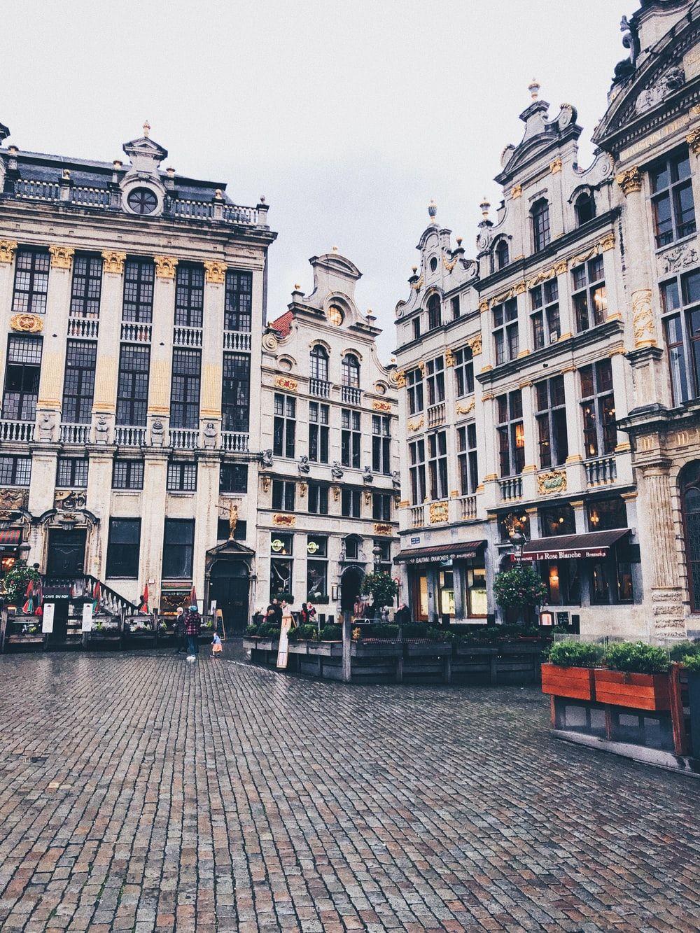 1000x1333 Grand Place of Brussels during daytime photo