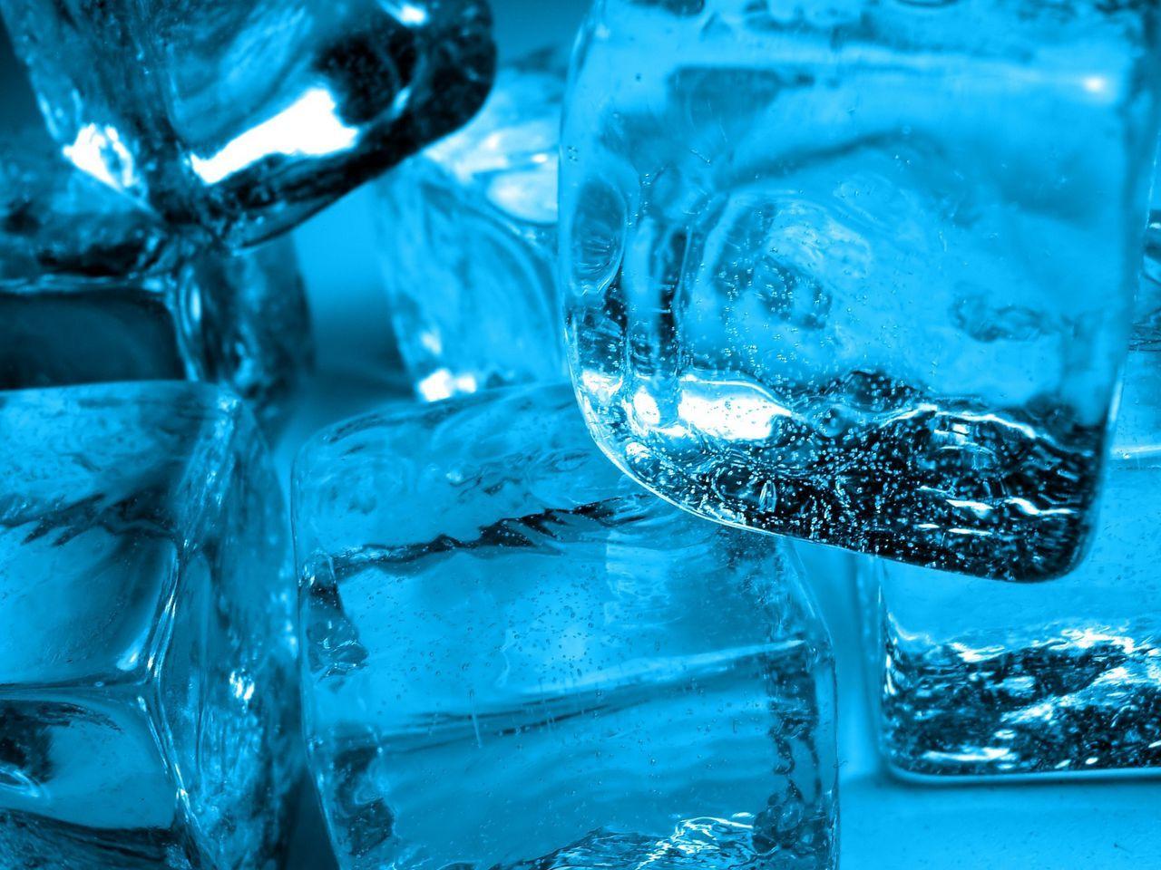 1280x960 Download wallpaper 1280x960 ice, cube, water, cold standard 4:3 HD background