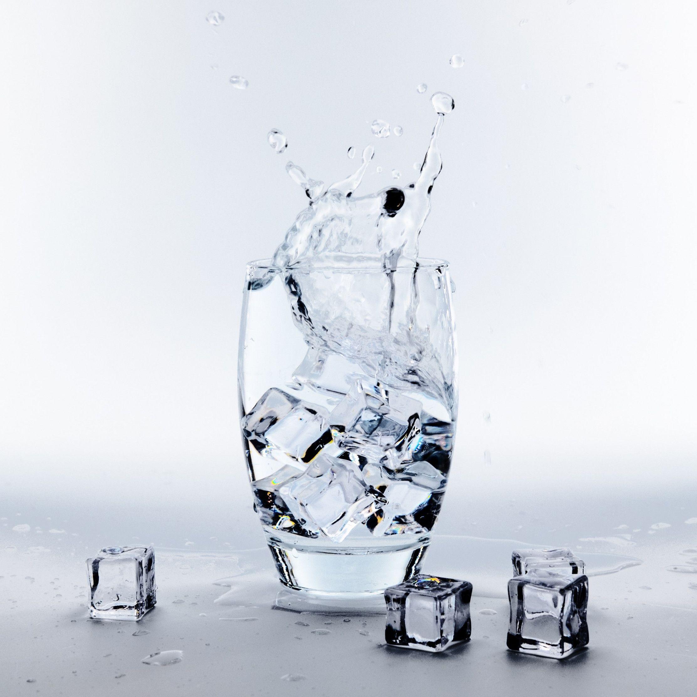 2224x2224 Download wallpaper: Water glass with ice cubes 2224x2224