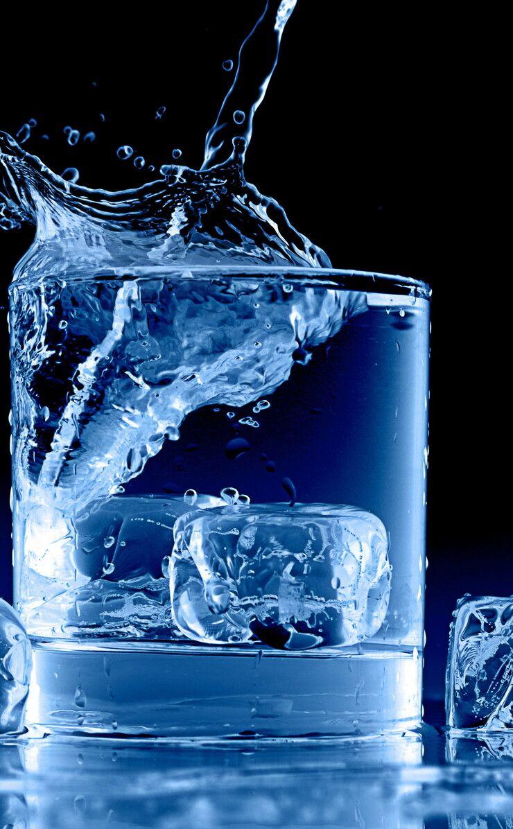 740x1196 Water in a glass full with ice cubes