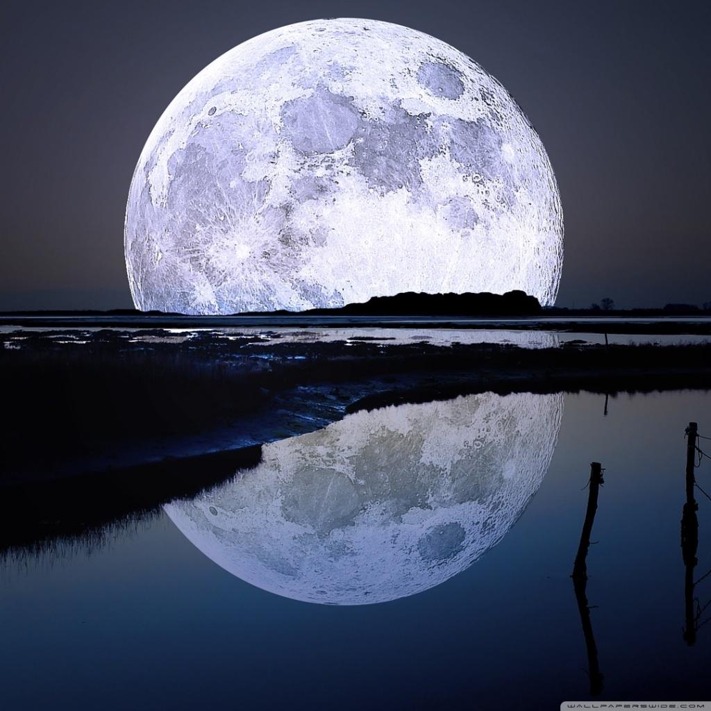 1024x1024 Magical Moon Wallpaper