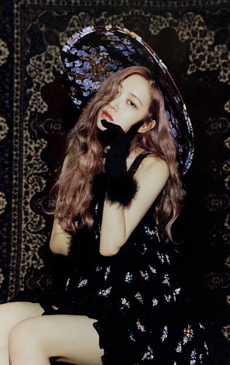 886x1406 ROSEANNE PARK: Photohoots. Young, Rose wallpaper, Rosie