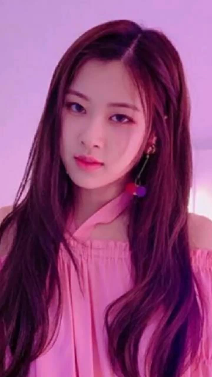 720x1280 ROSEANNE PARK