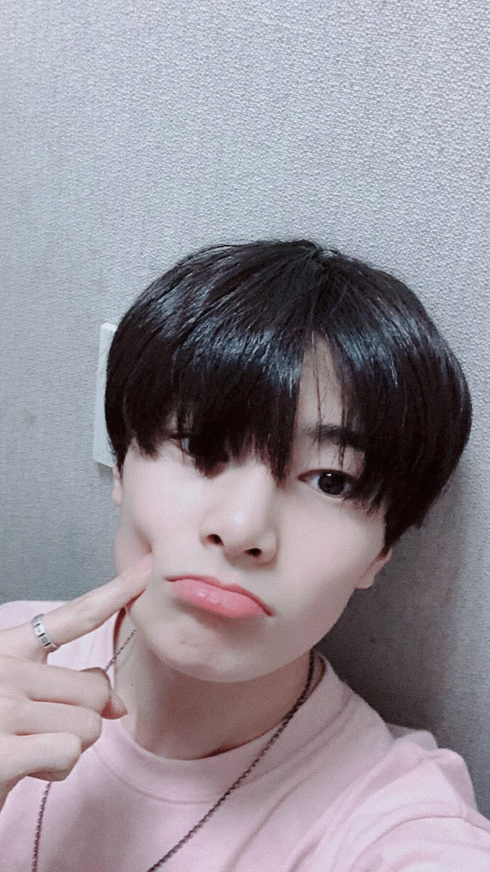 1007x1792 jeongin lockscreen Tumblr posts