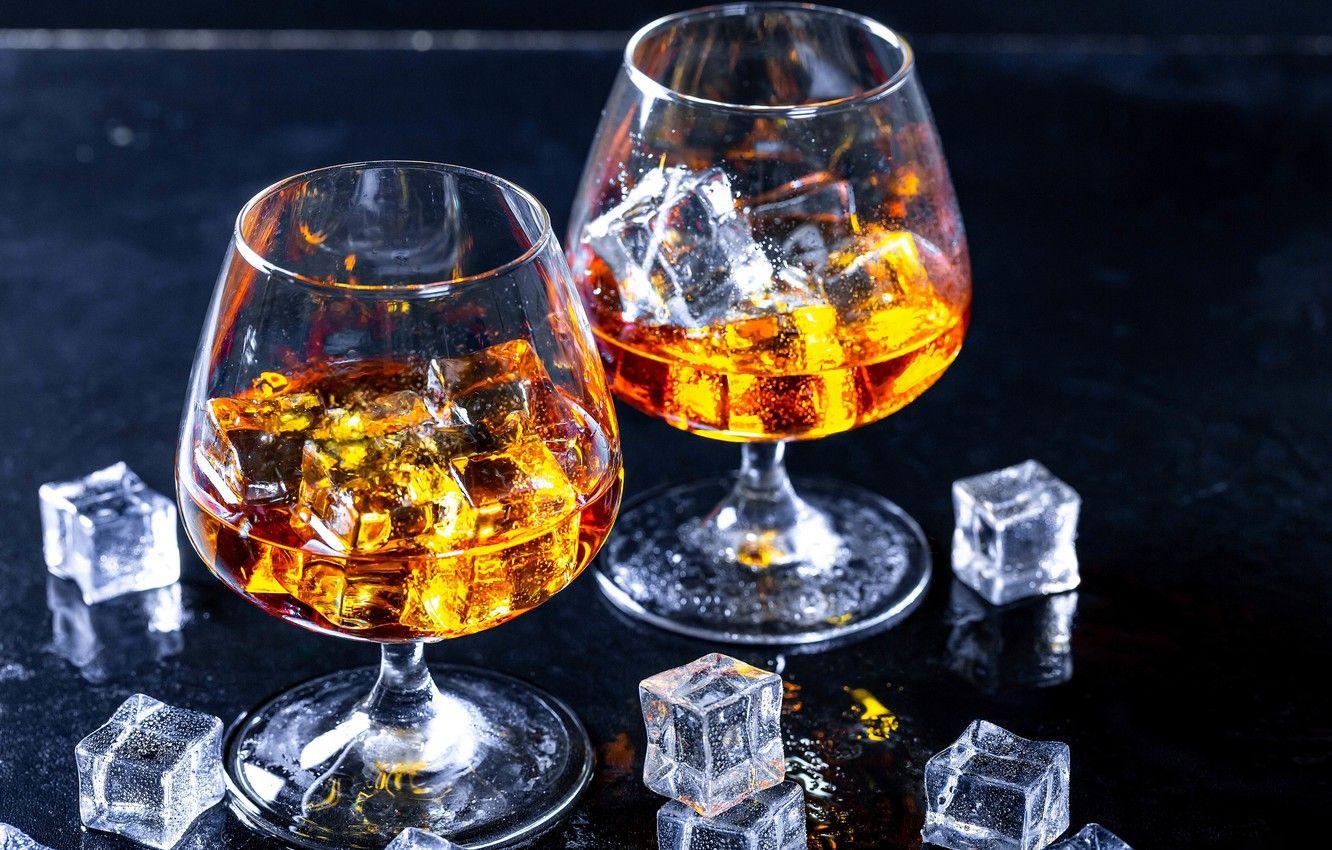 1332x850 Wallpaper glass, ice, cube, cognac, brandy image for desktop, section еда