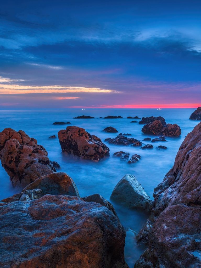 768x1024 Rocky shore Wallpaper 4K, Beach, Dusk, Ocean, Sunset