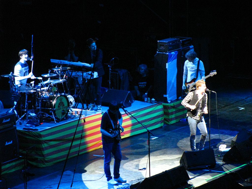 1024x768 Kaiser Chiefs on