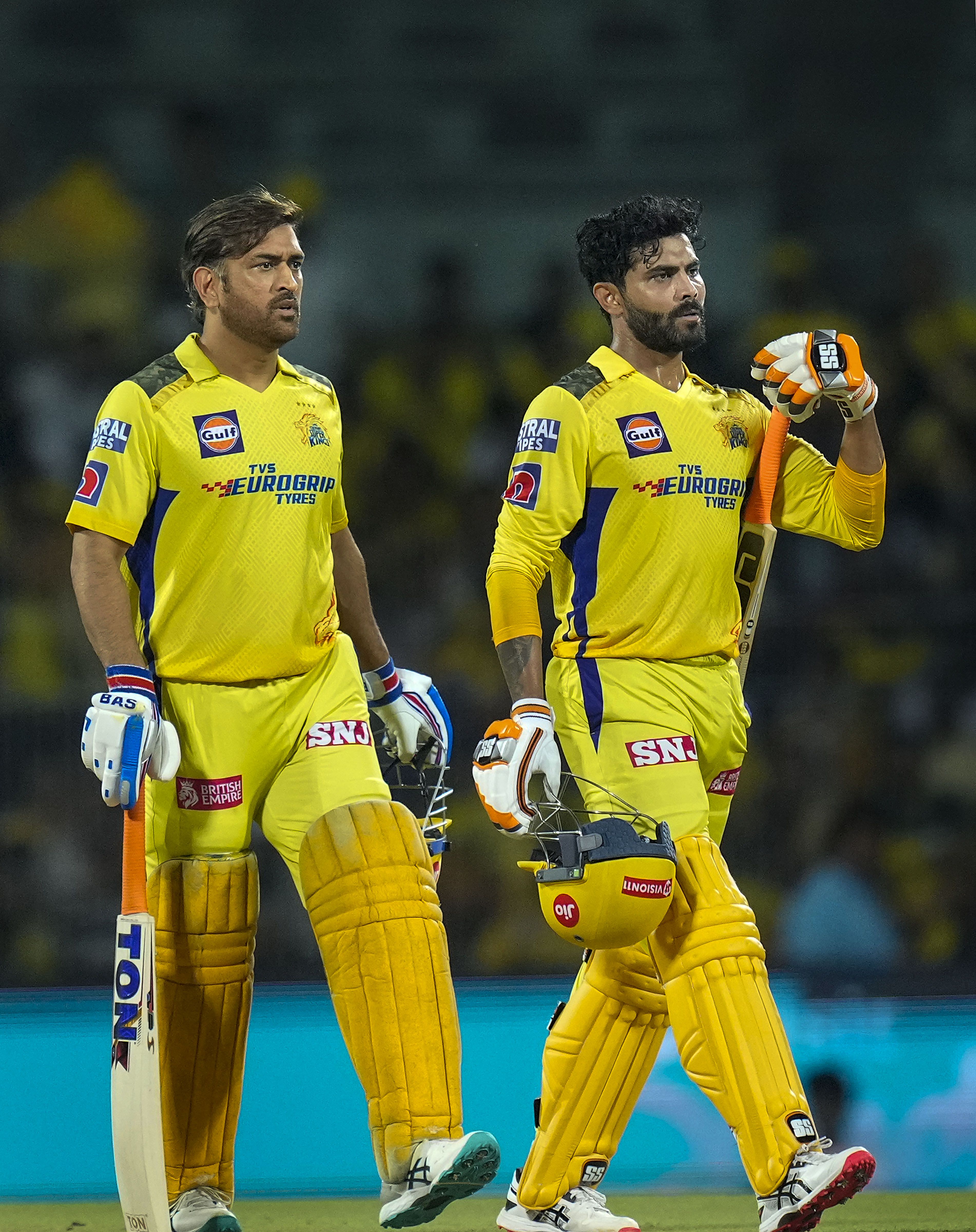 3803x4800 Jadeja And Dhoni Wallpaper