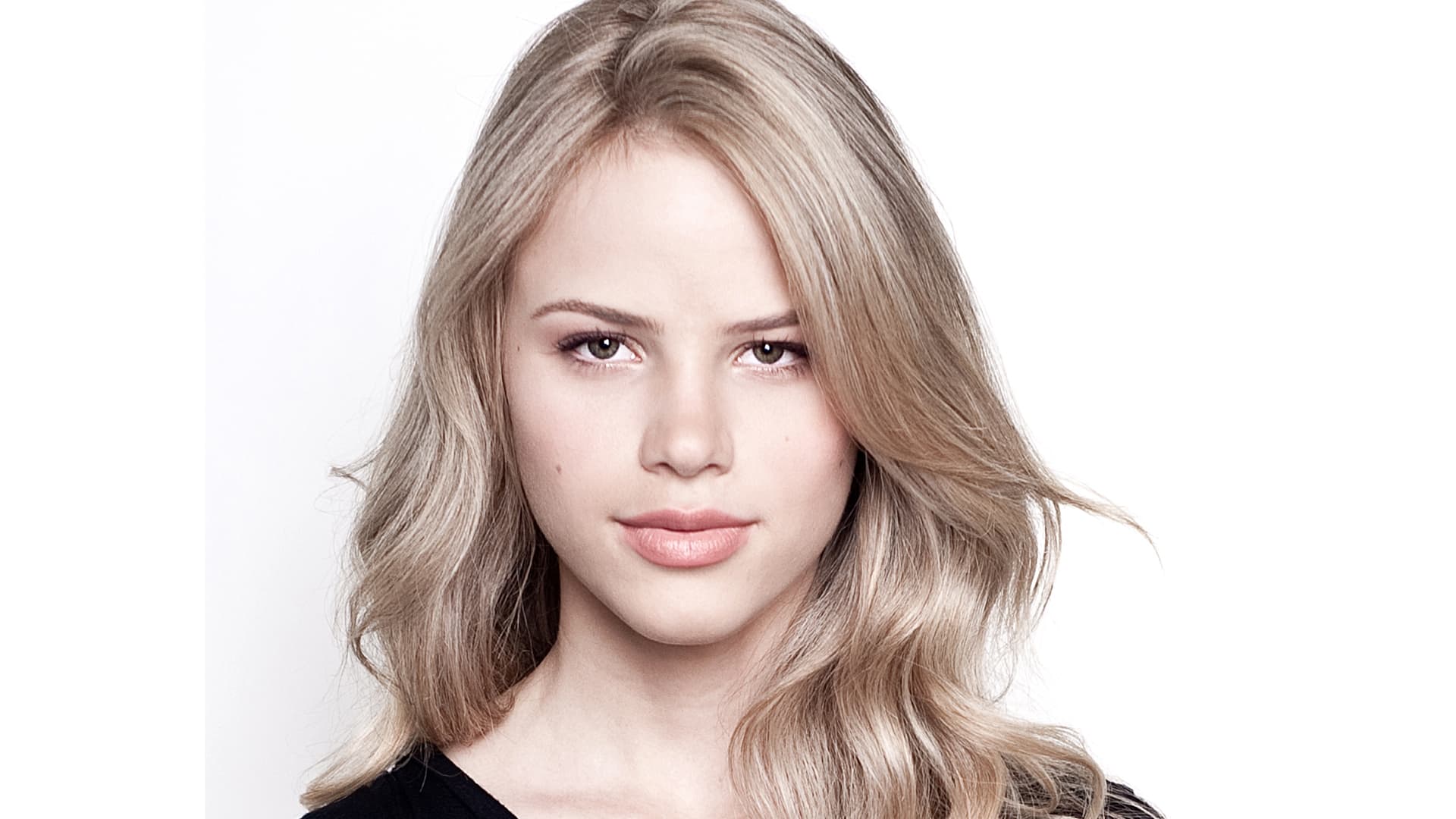 1920x1080 Halston Sage Wallpaper
