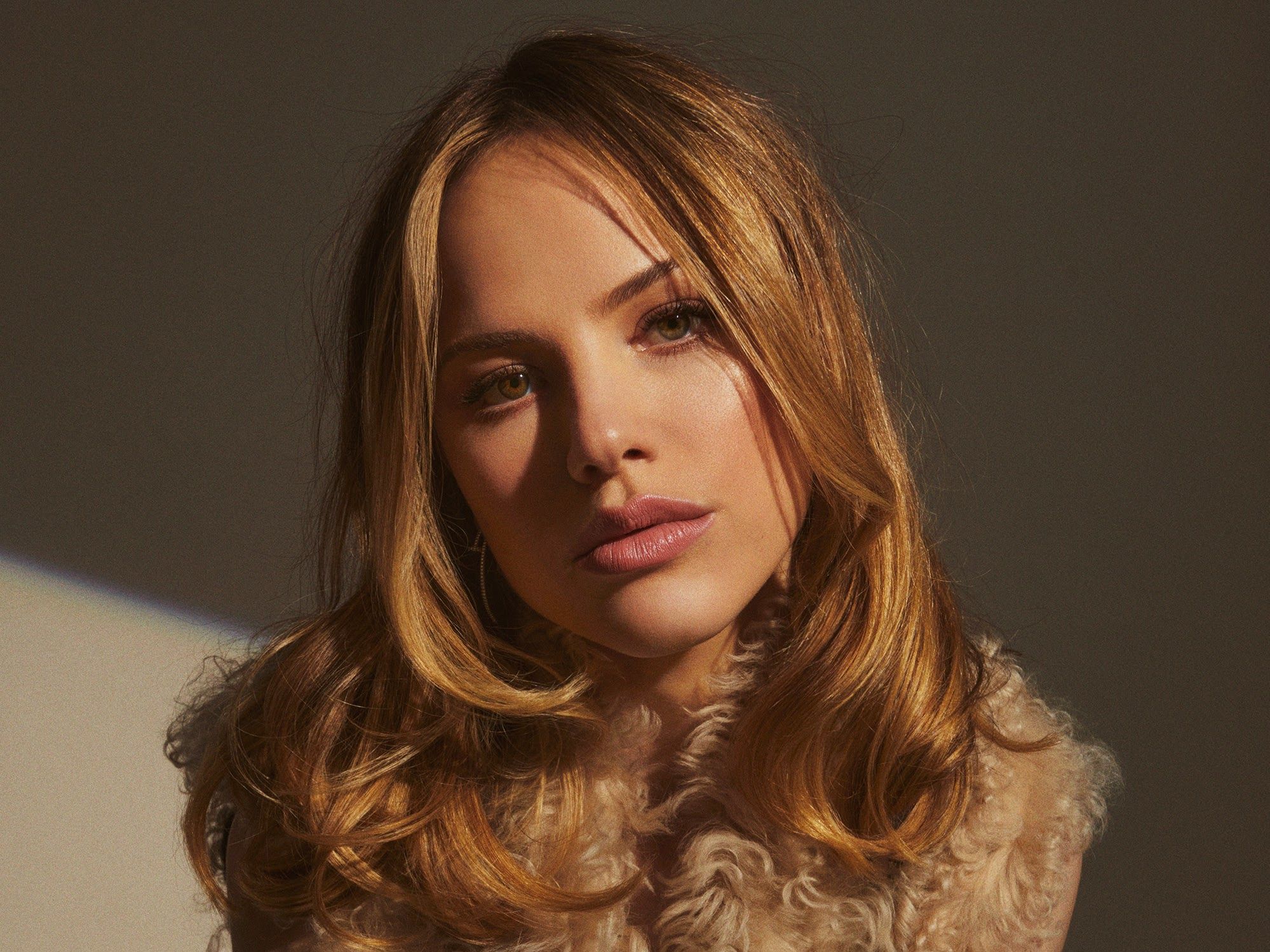 1999x1499 Halston Sage Wallpaper and Background