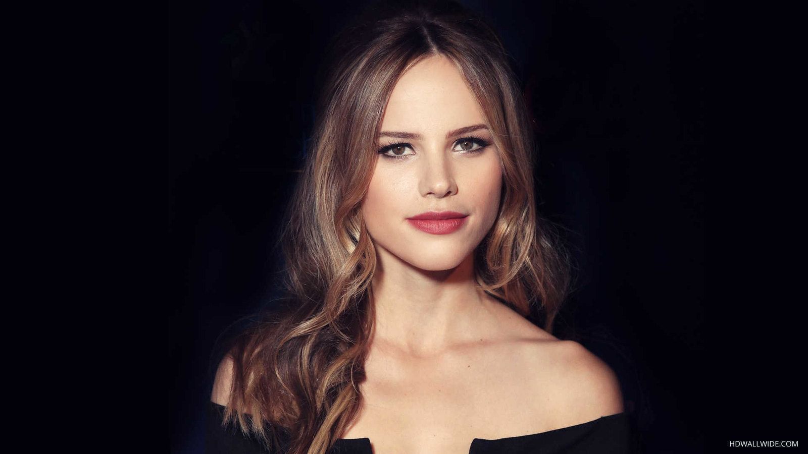 1600x900 Halston Sage Hd Picture Wallpaper Hdwallwide Com
