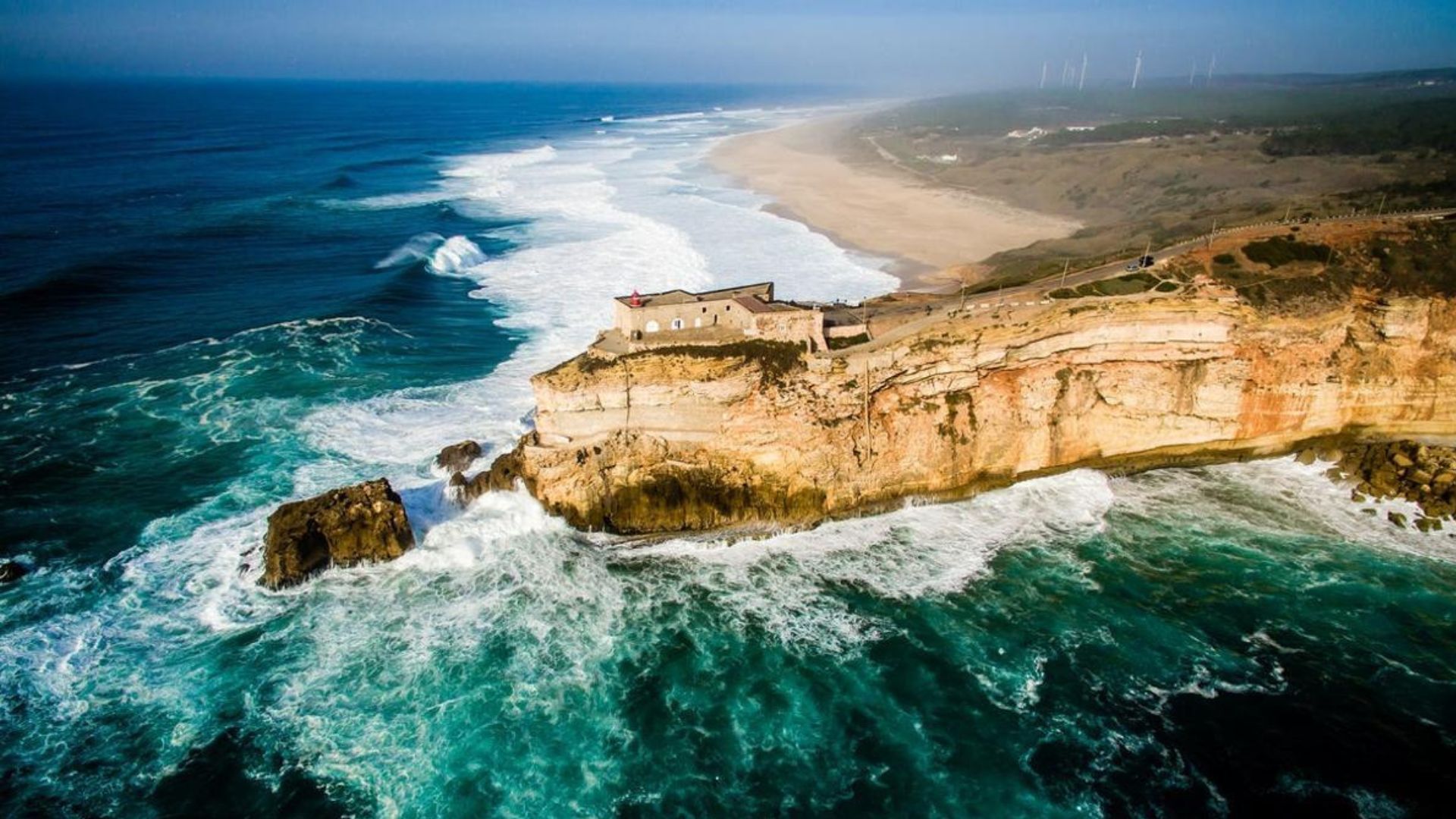 1920x1080 Waves in Nazaré: best season and where to see them