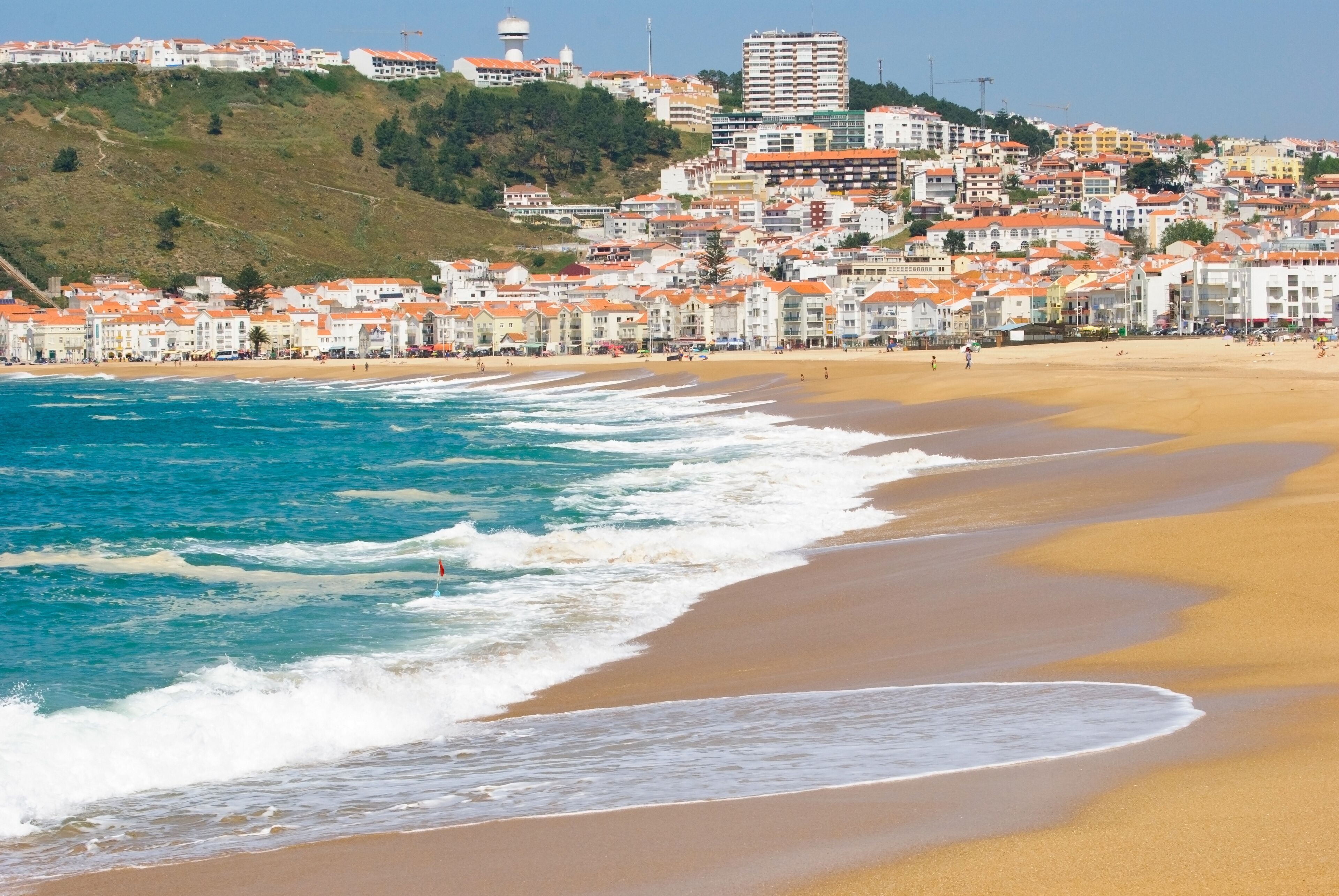 3840x2570 Nazaré Beach in Portugal. Expedia.co.uk