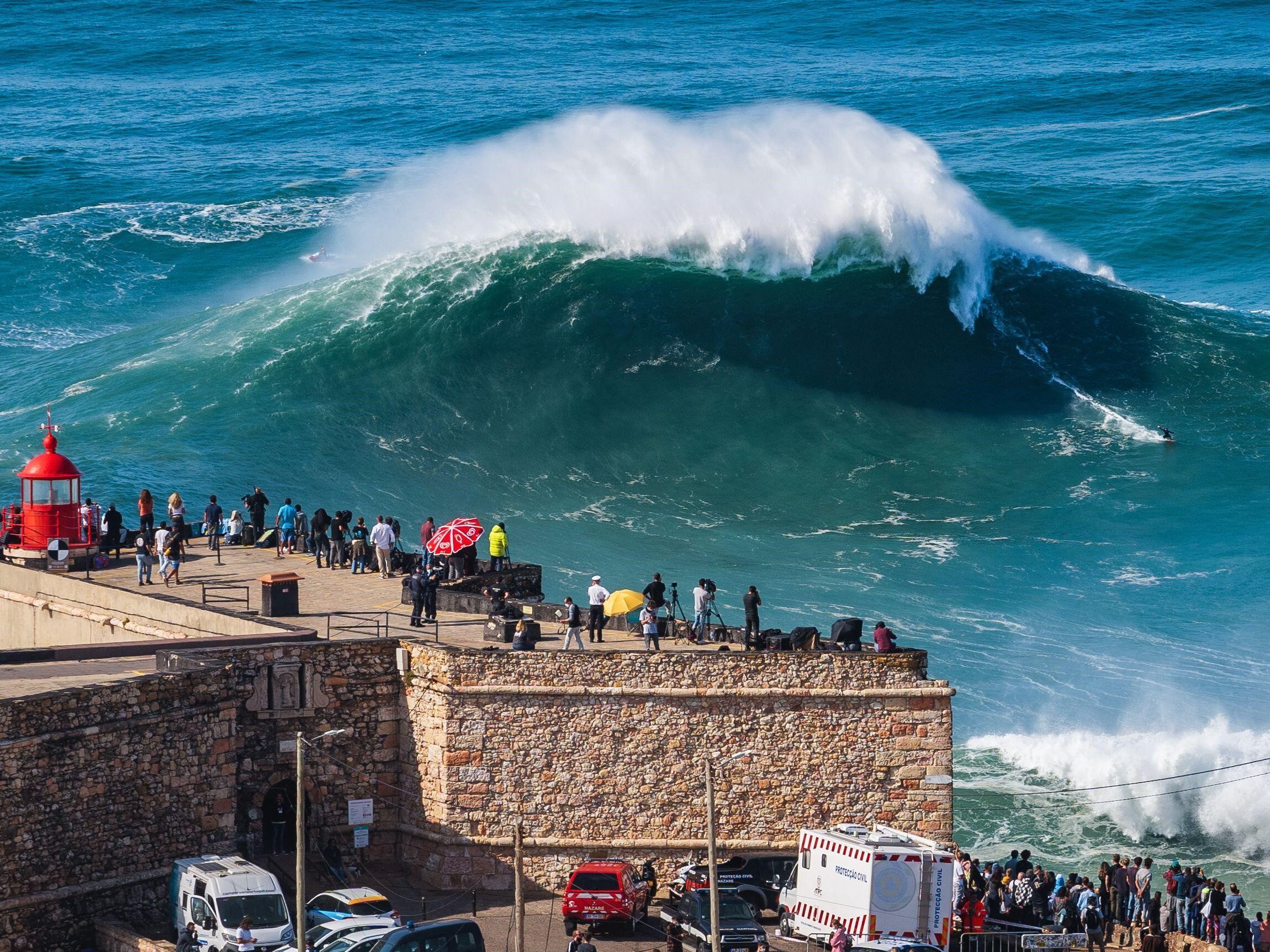2300x1725 Nazaré: The Big Wave Surfer's Paradise Born Out Of The Largest Underwater Canyon In Europe