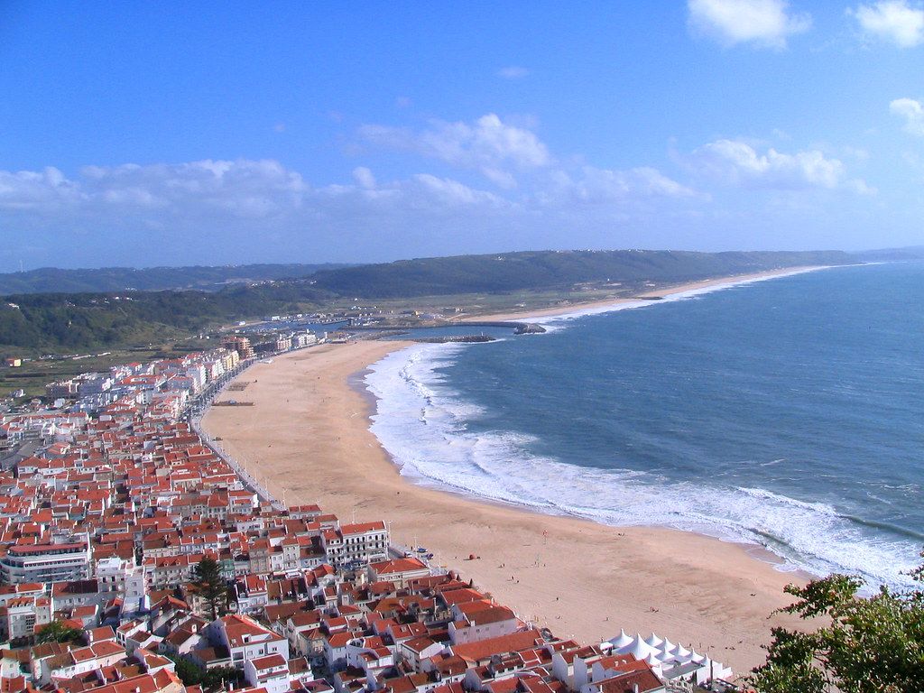 1024x768 nazare, portugal. beach and ocean
