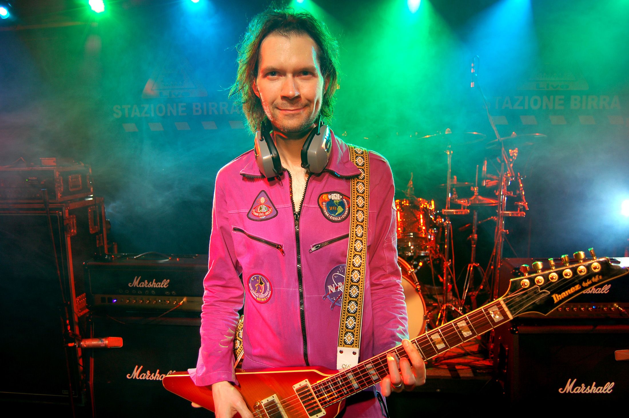2200x1463 Paul Gilbert Phone Wallpaper: Free 4K & HD Downloads