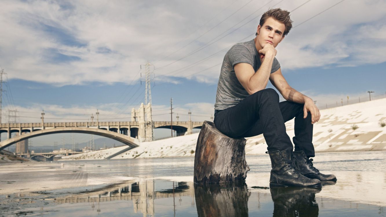 1333x750 Wallpaper Paul Wesley, The Vampire Diaries, Stefan Salvatore, Water, Jeans, Background Free Image