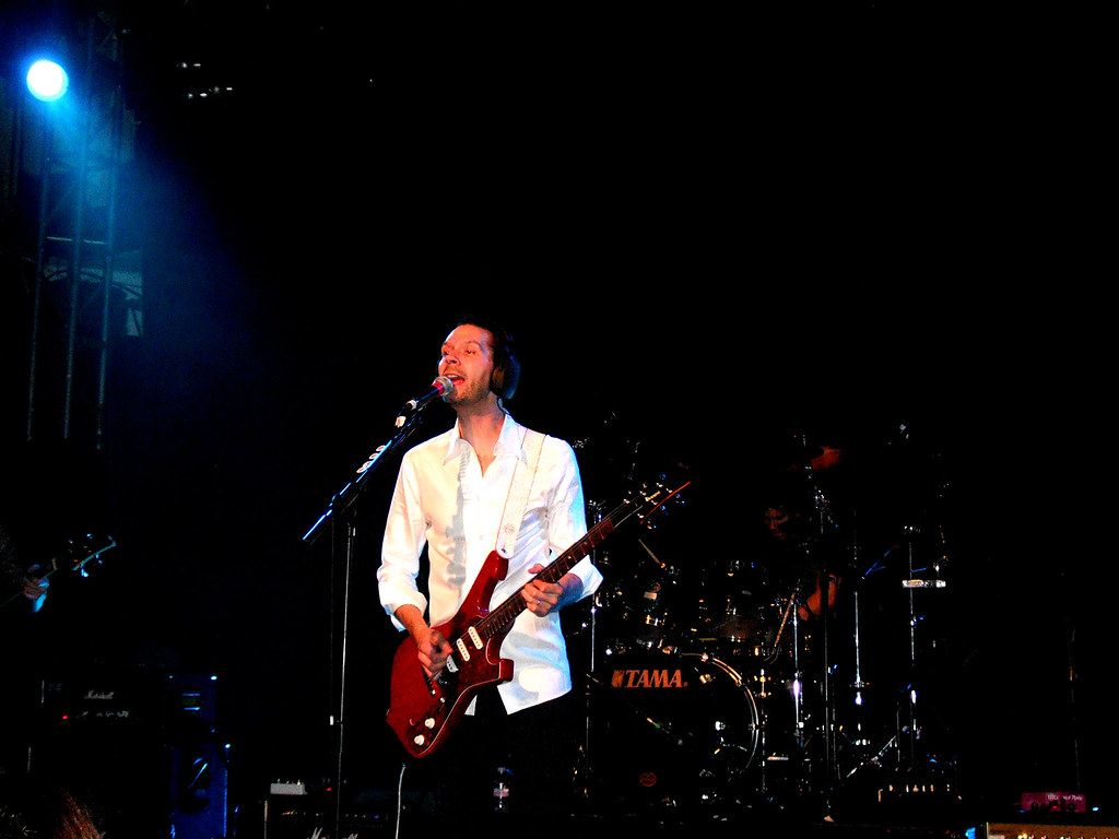 1024x768 Paul Gilbert