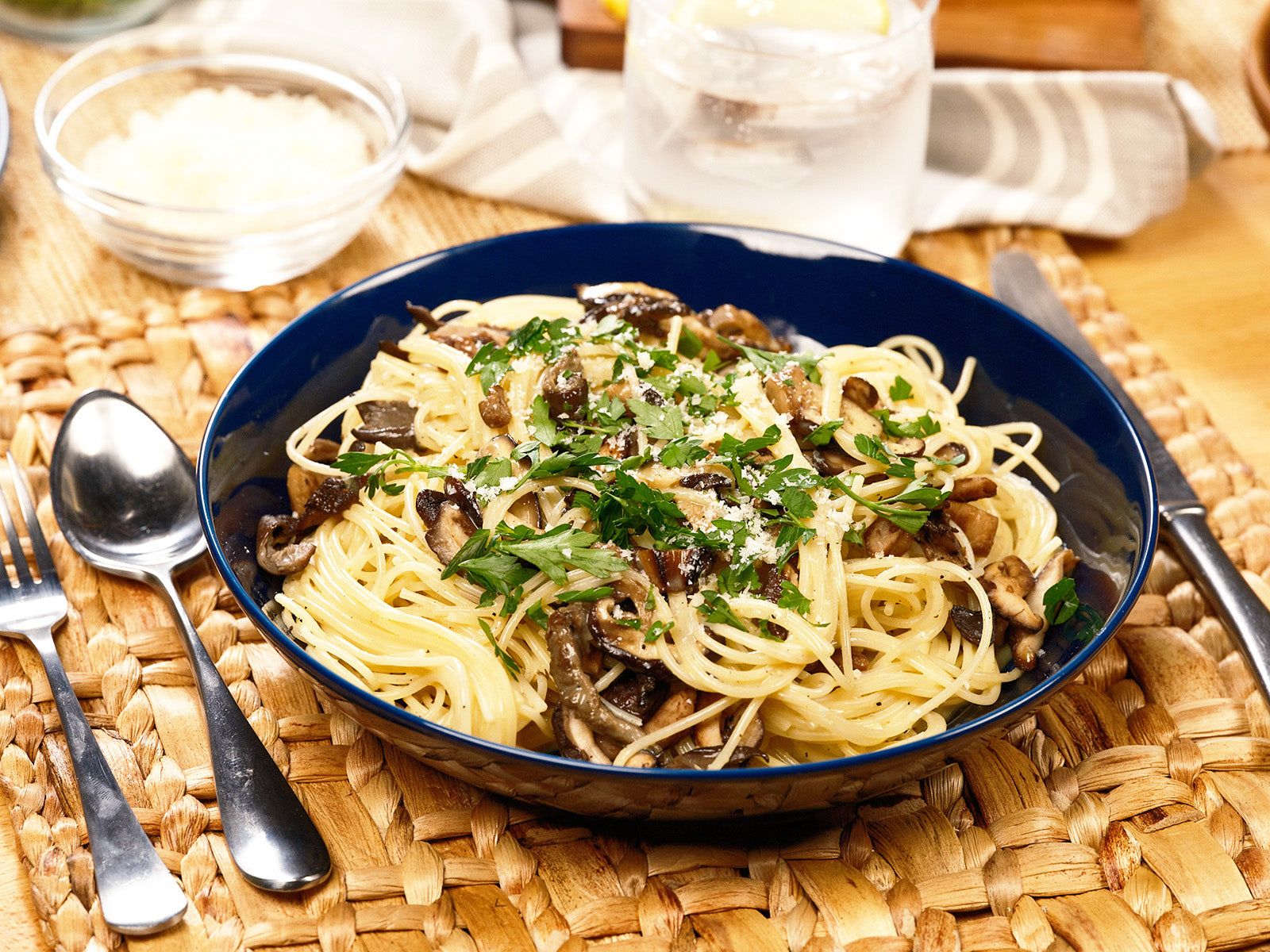 1600x1200 Mushroom Carbonara with Spaghetti