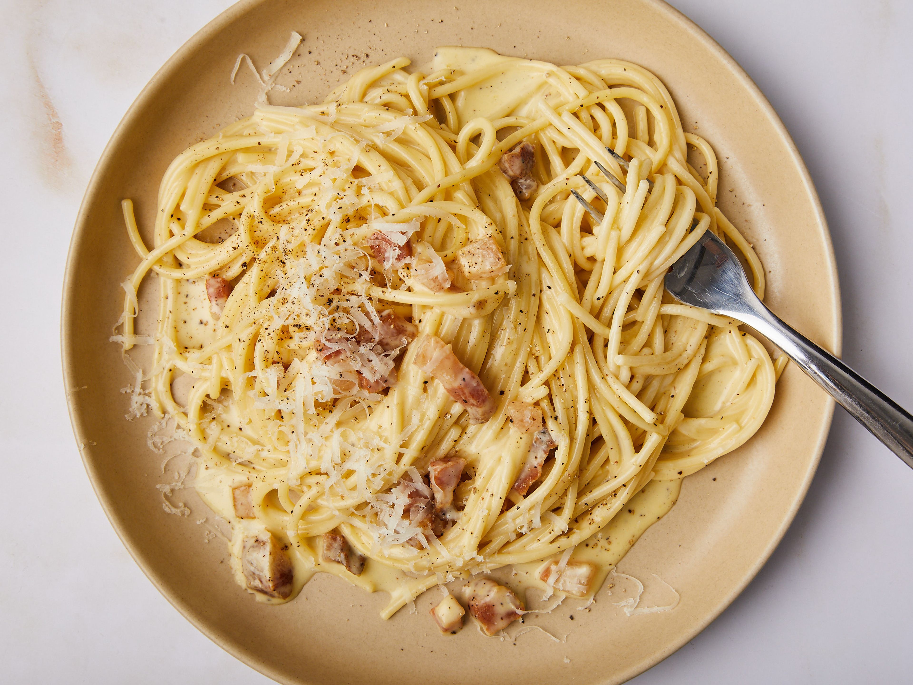 3840x2880 Classic spaghetti carbonara