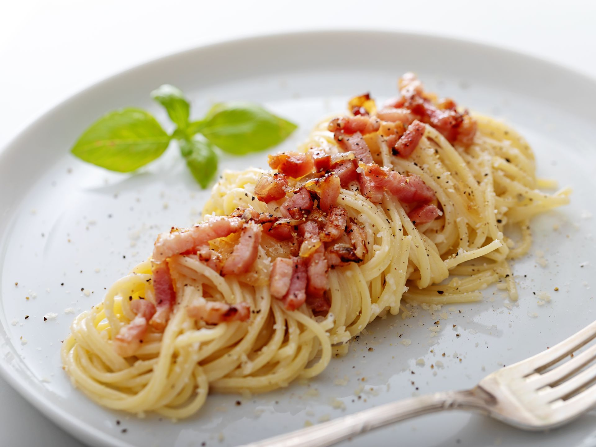 1920x1440 How to cook authentic spaghetti carbonara: A traditional and simple Italian recipe